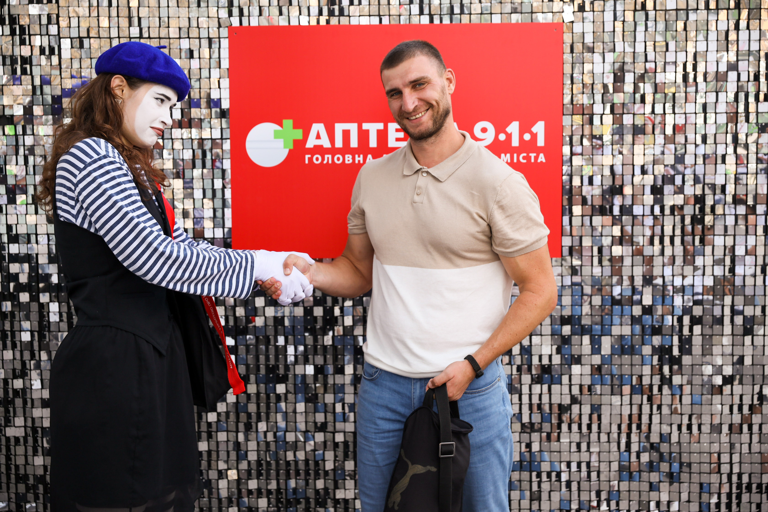 Аптека 911 (Фотомозаїка). Аренды интерактивных фотозон в Харькове