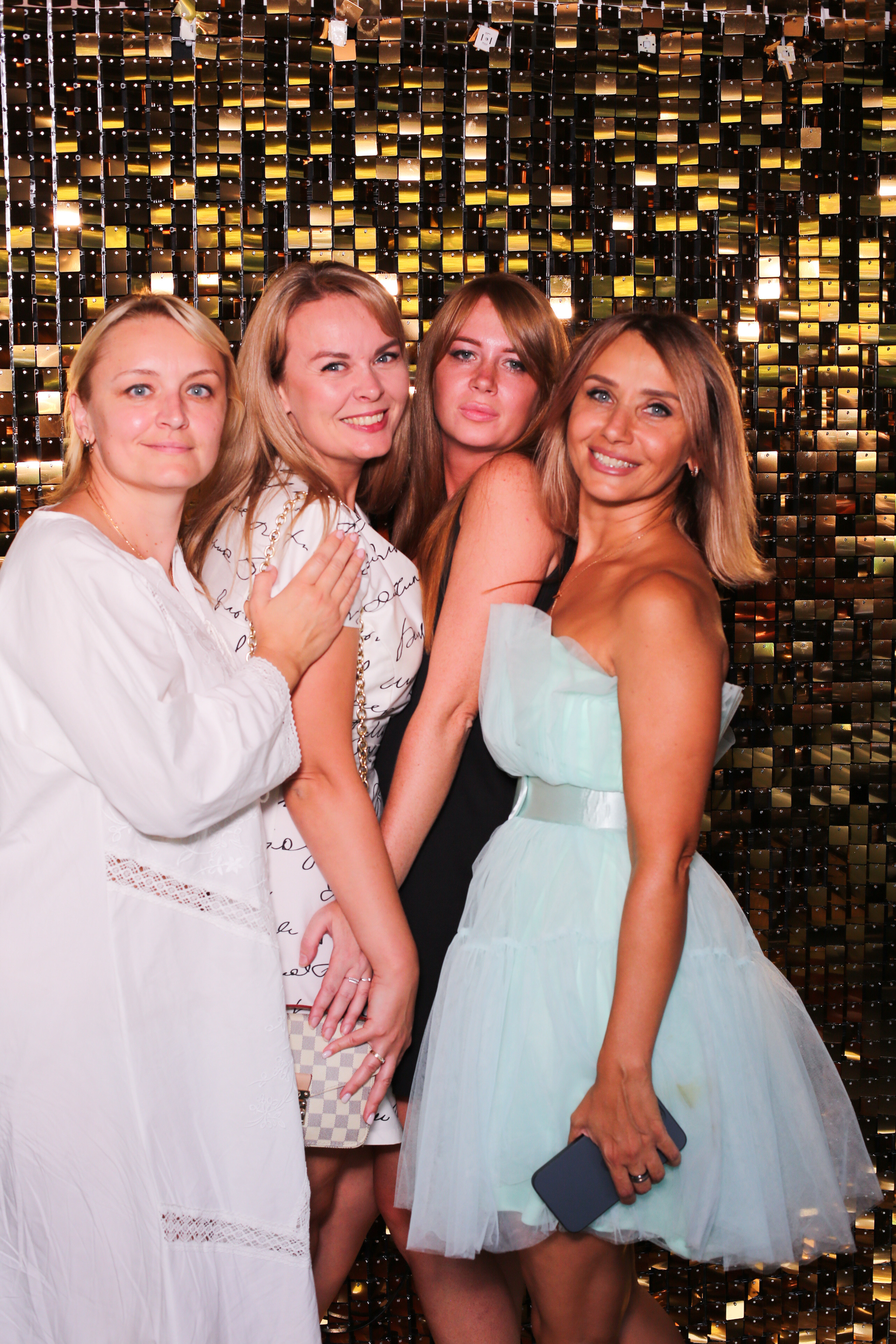 ДН Zori. Аренды интерактивных фотозон в Харькове