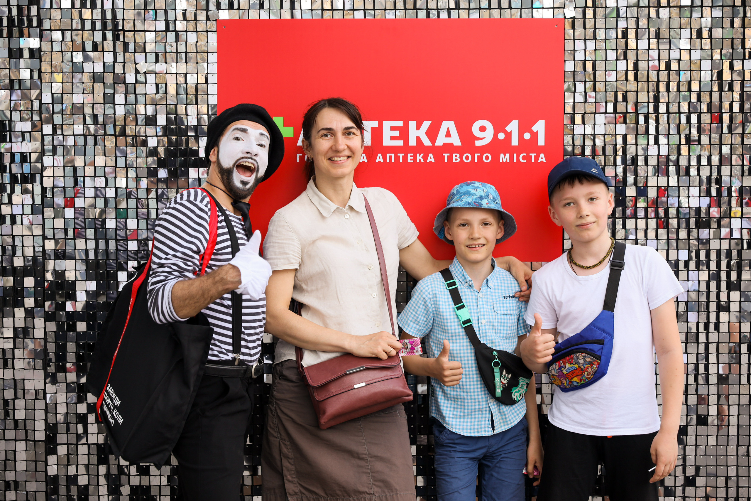 Аптека 911 (Фотомозаїка). Аренды интерактивных фотозон в Харькове