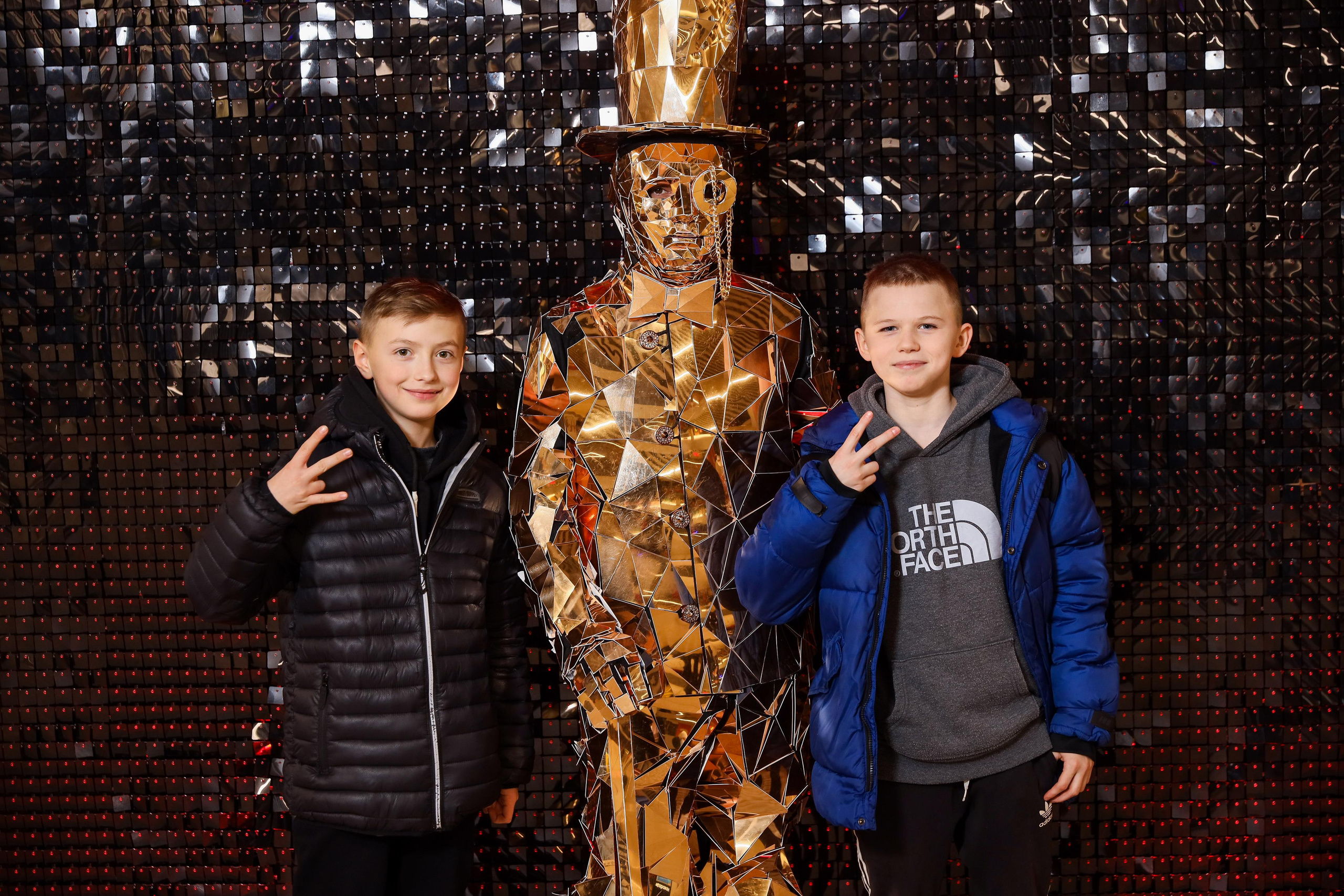 Фотомозаїка на 580 фото для ТРЦ Караван. Аренды интерактивных фотозон в Харькове