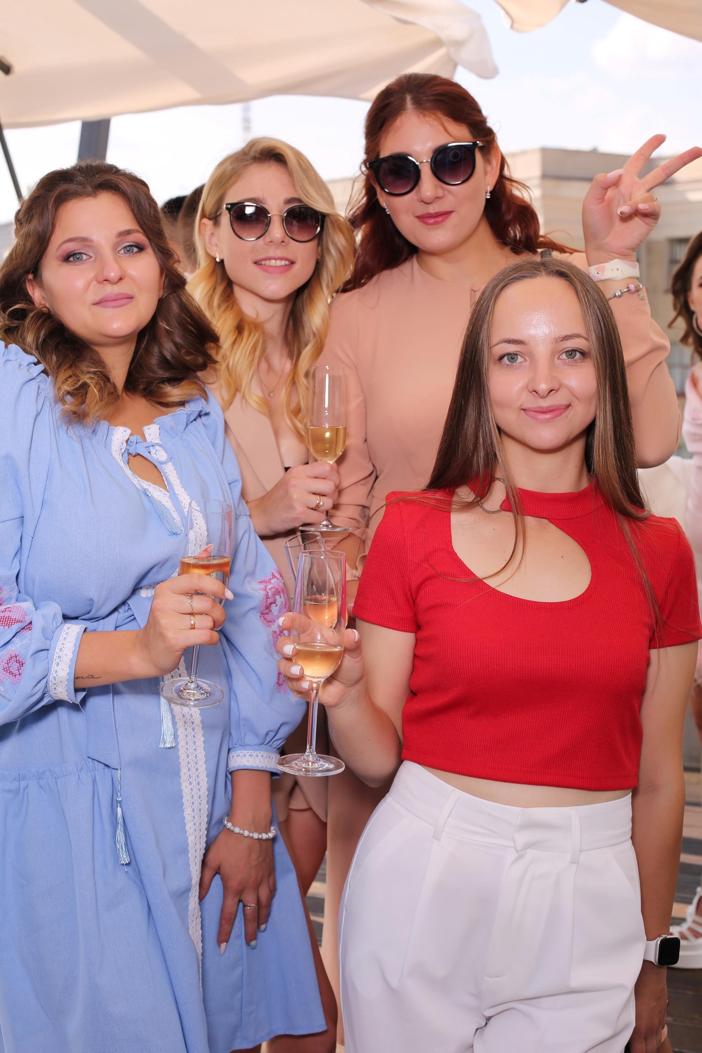 Максим та Іветта (AiR PhotoBox). Оренда інтерактивних фотозон у Харкові