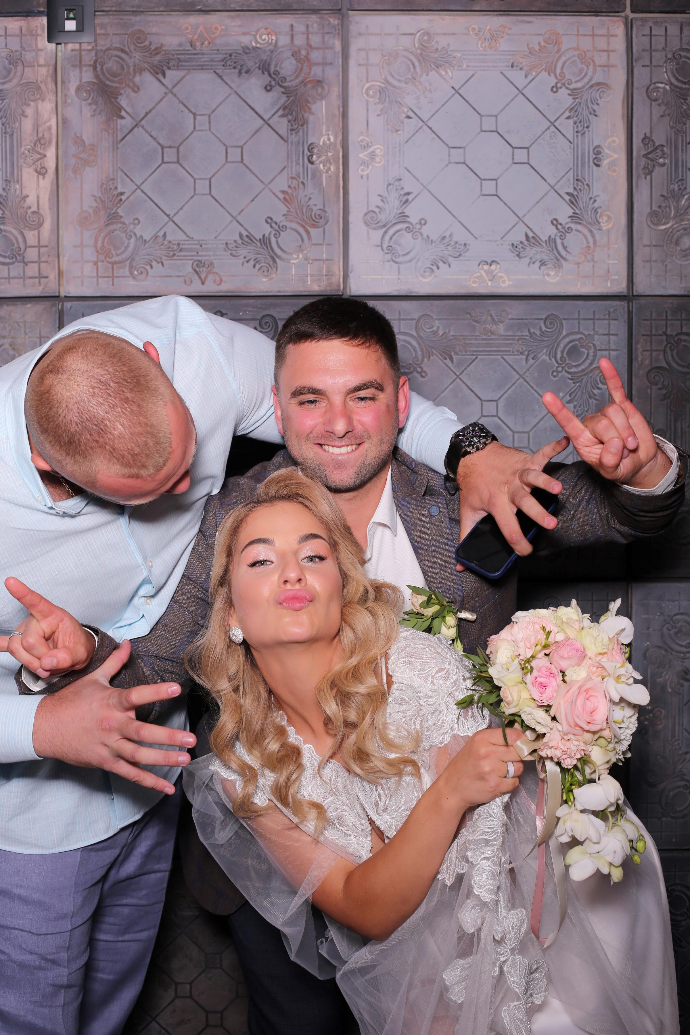 Євген та Вікторія (AiR PhotoBox). Аренды интерактивных фотозон в Харькове