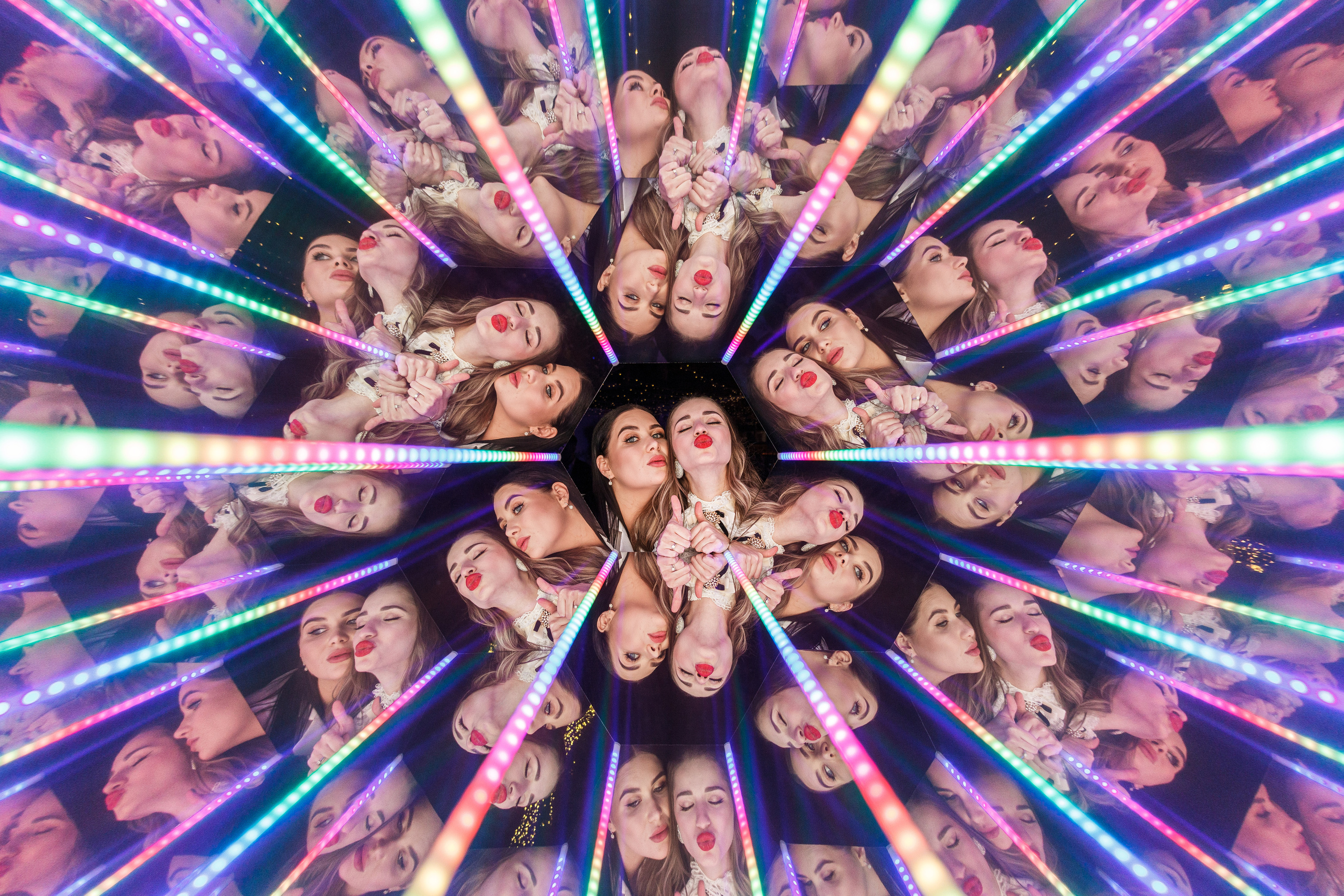 Калейдоскоп на свадьбе Алексея и Ання. Аренды интерактивных фотозон в Харькове