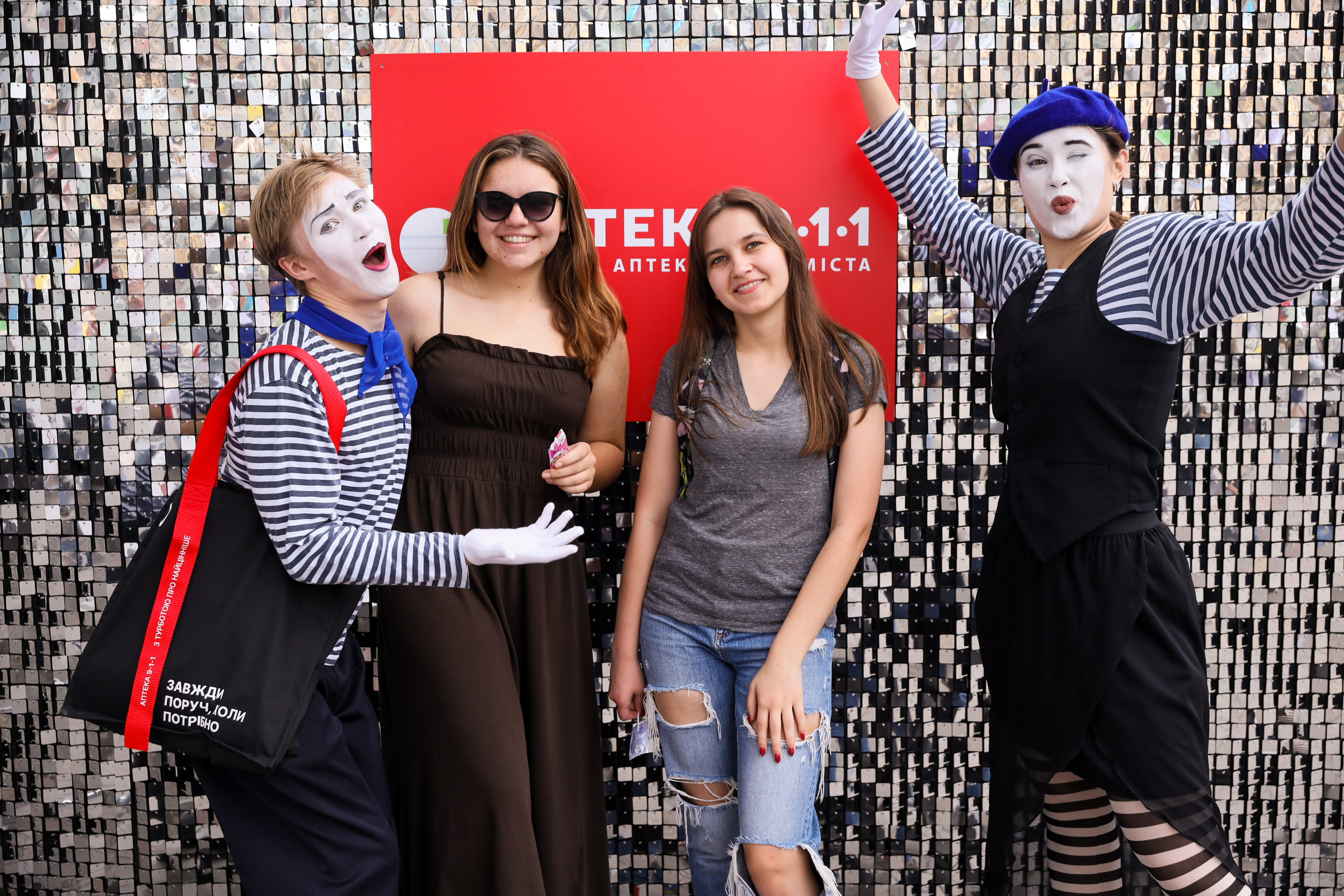 Аптека 911 (Фотомозаїка). Аренды интерактивных фотозон в Харькове