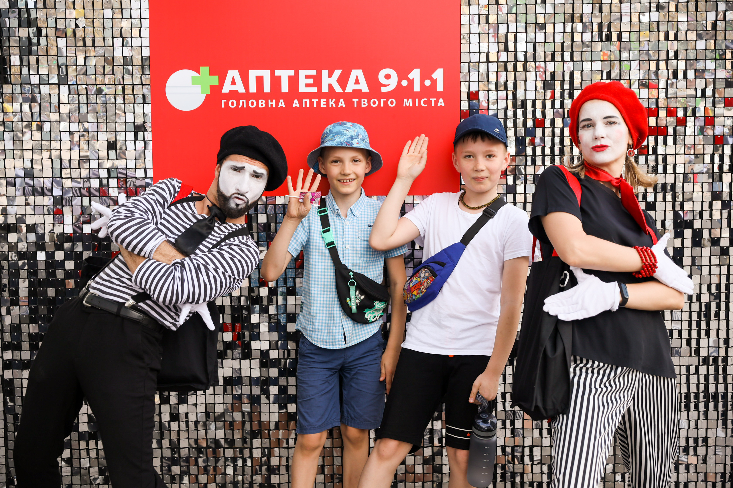 Аптека 911 (Фотомозаїка). Аренды интерактивных фотозон в Харькове