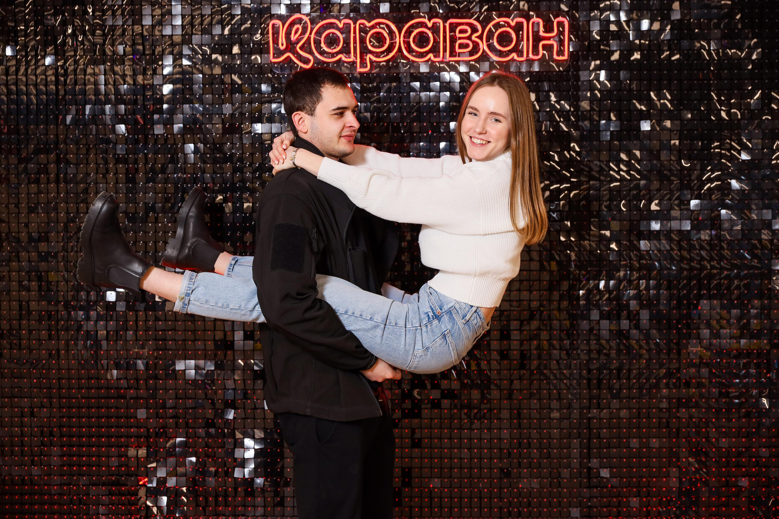 Фотомозаїка на 580 фото для ТРЦ Караван. Аренды интерактивных фотозон в Харькове