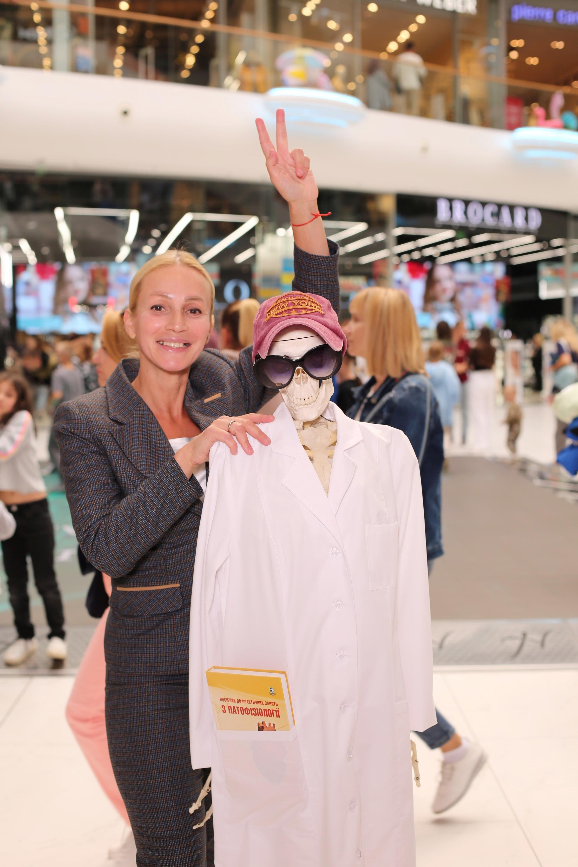 911 для НФАУ. Аренды интерактивных фотозон в Харькове