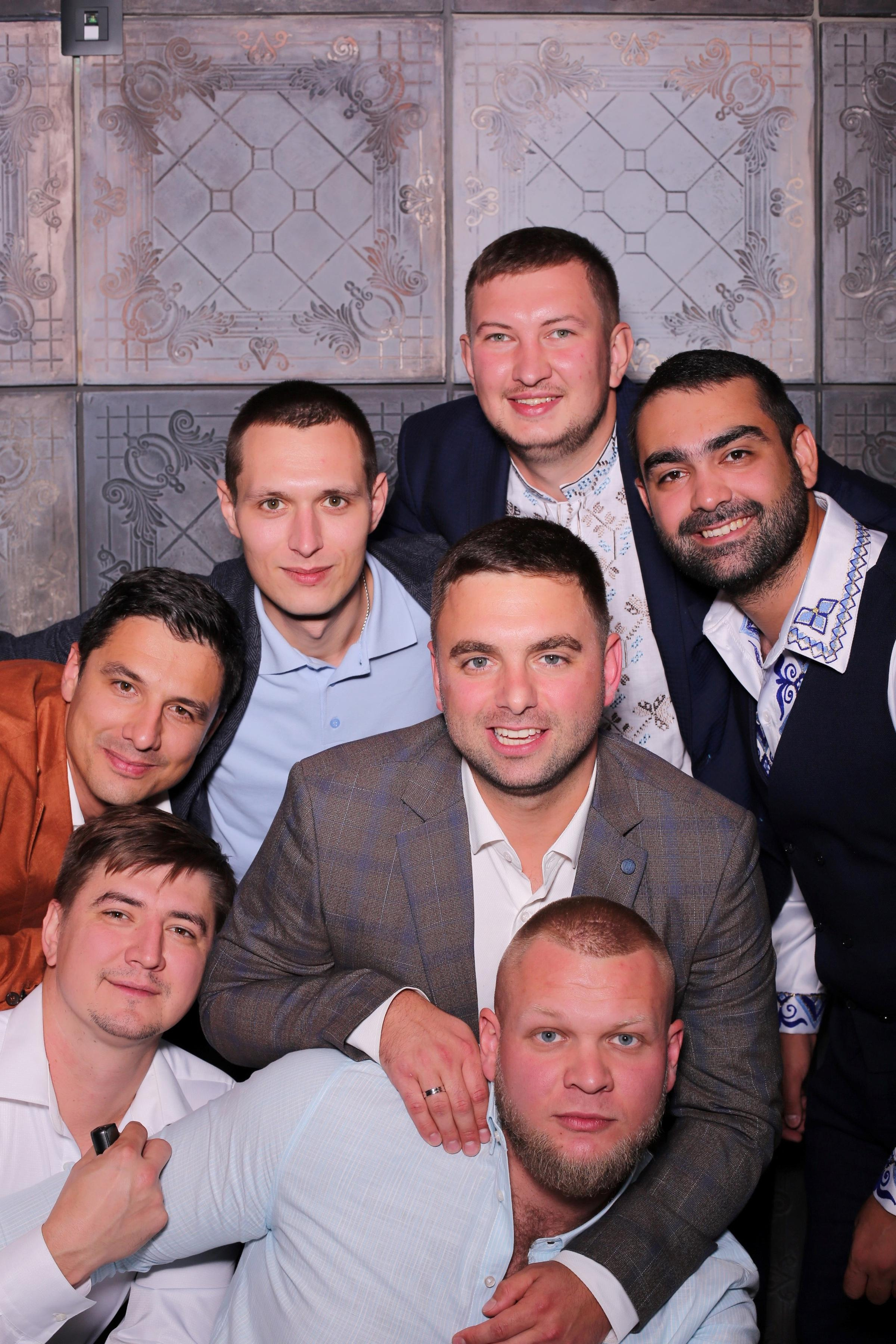 Євген та Вікторія (AiR PhotoBox). Аренды интерактивных фотозон в Харькове