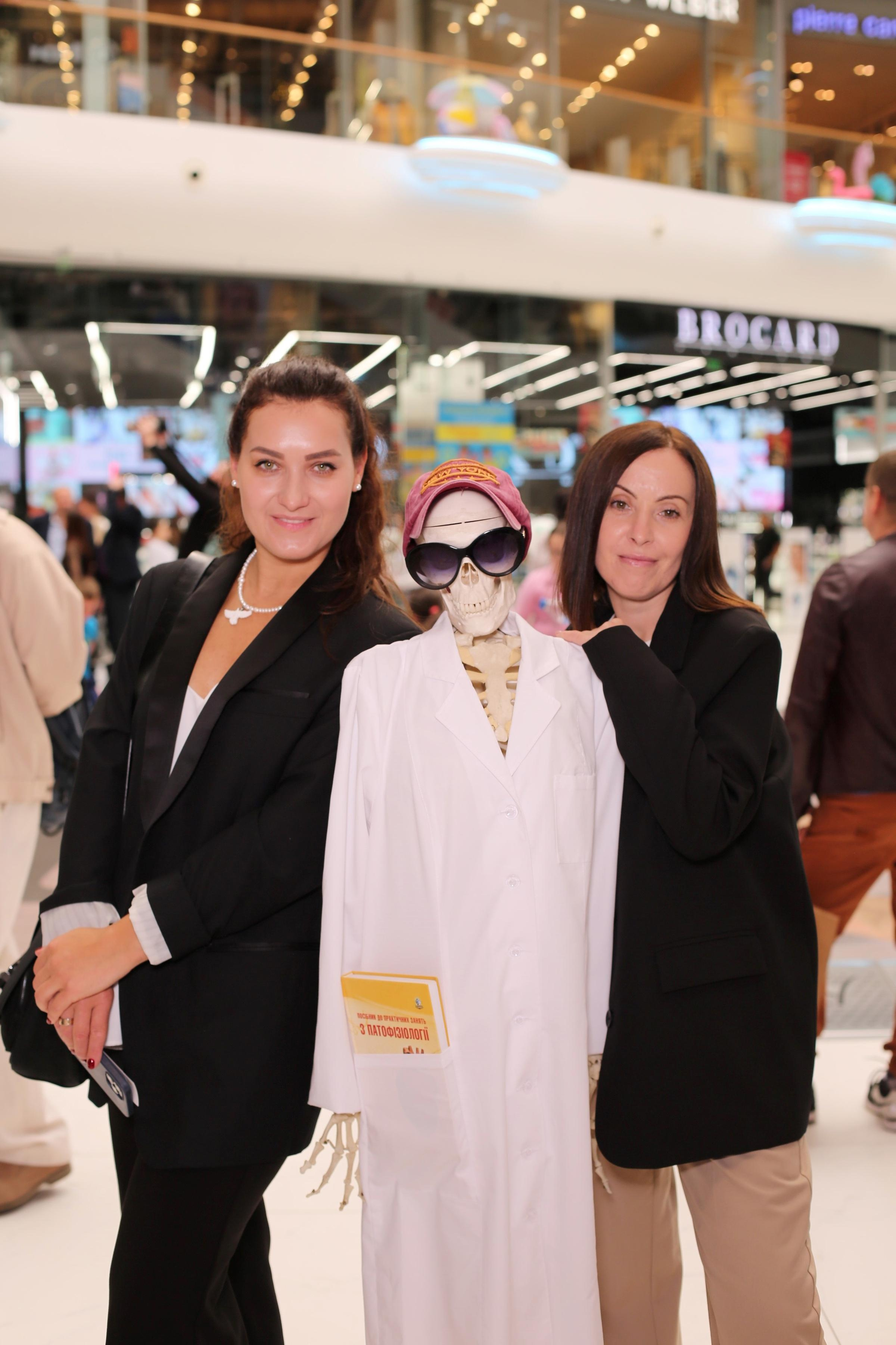 911 для НФАУ. Аренды интерактивных фотозон в Харькове