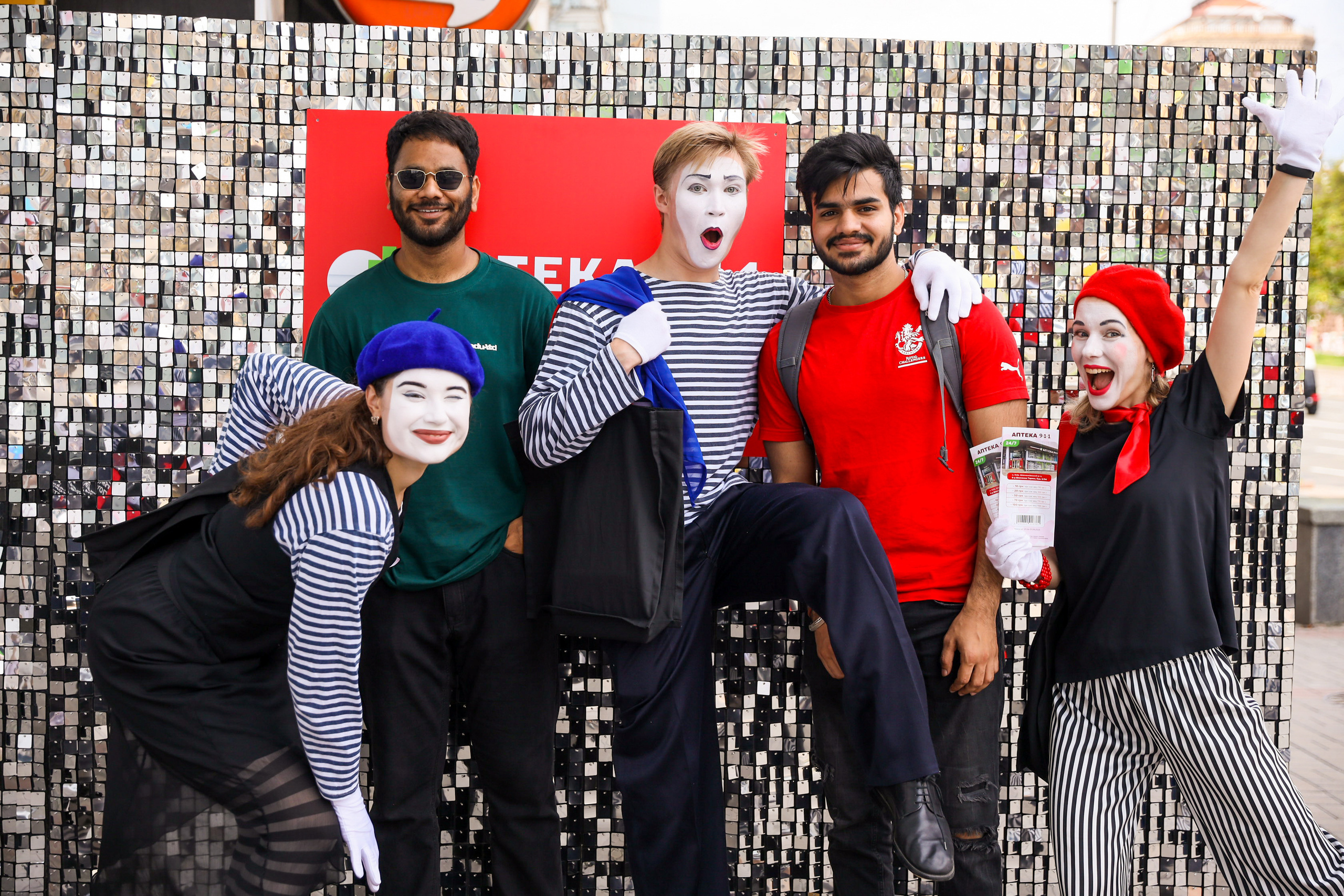 Аптека 911 (Фотомозаїка). Аренды интерактивных фотозон в Харькове