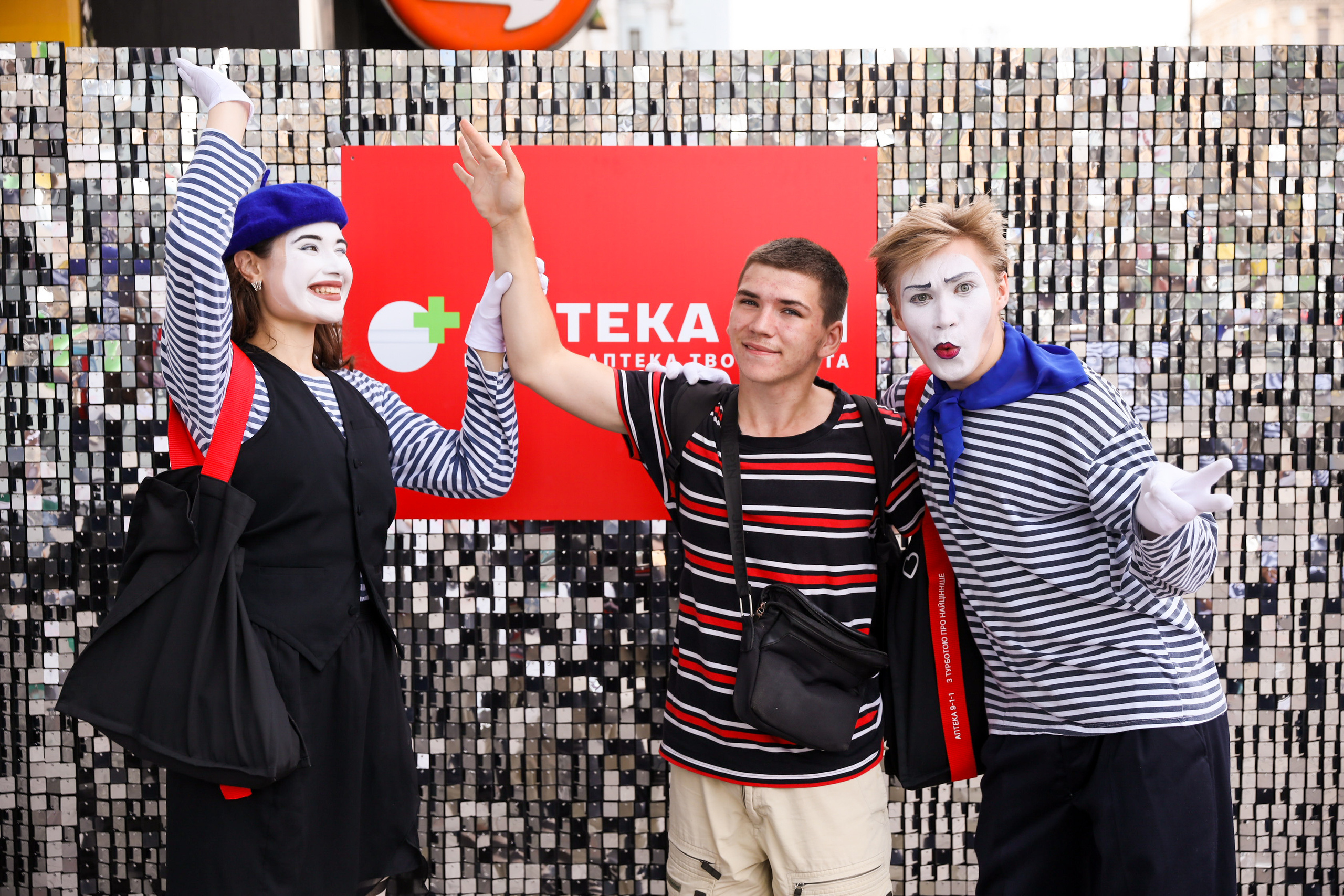 Аптека 911 (Фотомозаїка). Аренды интерактивных фотозон в Харькове