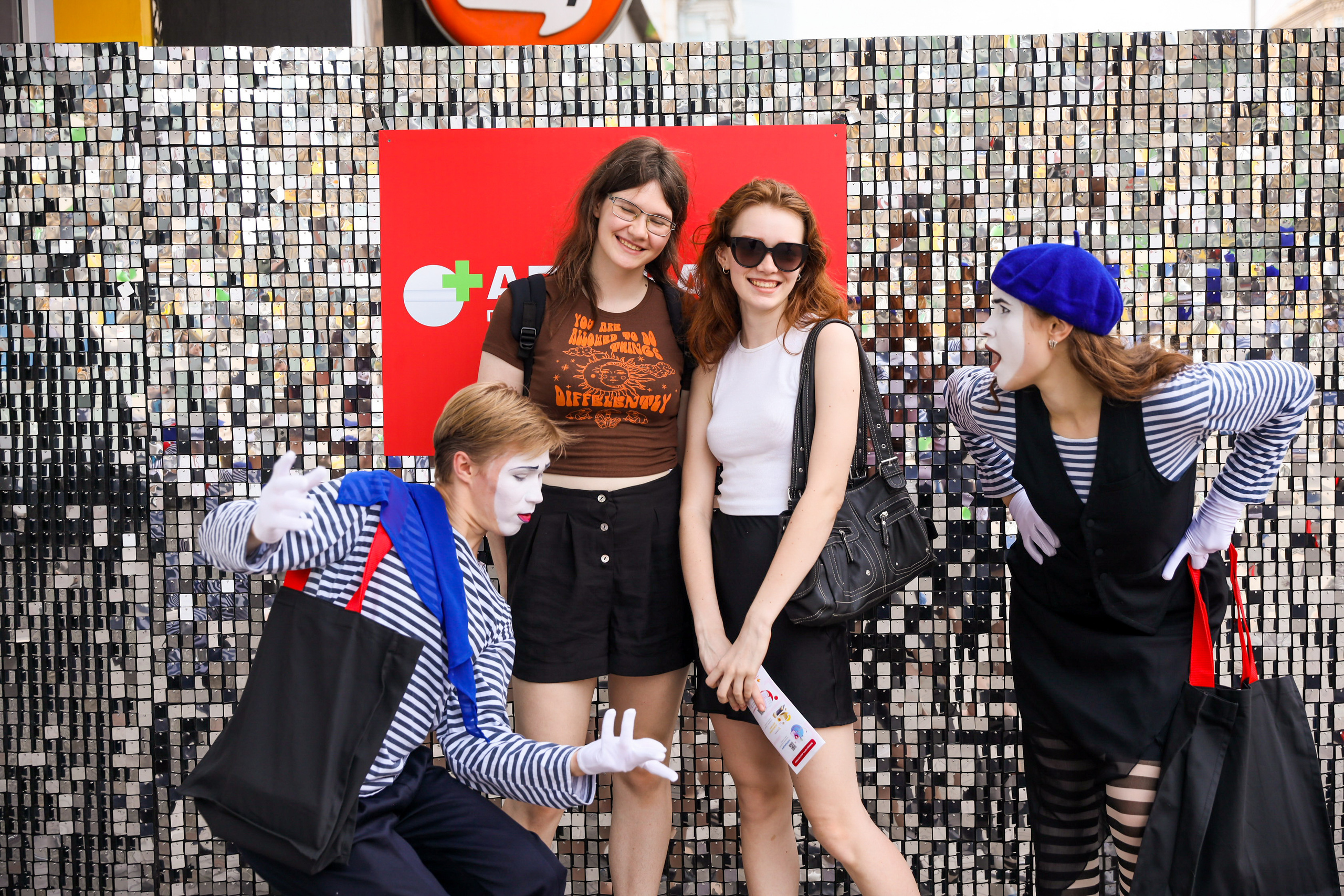 Аптека 911 (Фотомозаїка). Аренды интерактивных фотозон в Харькове