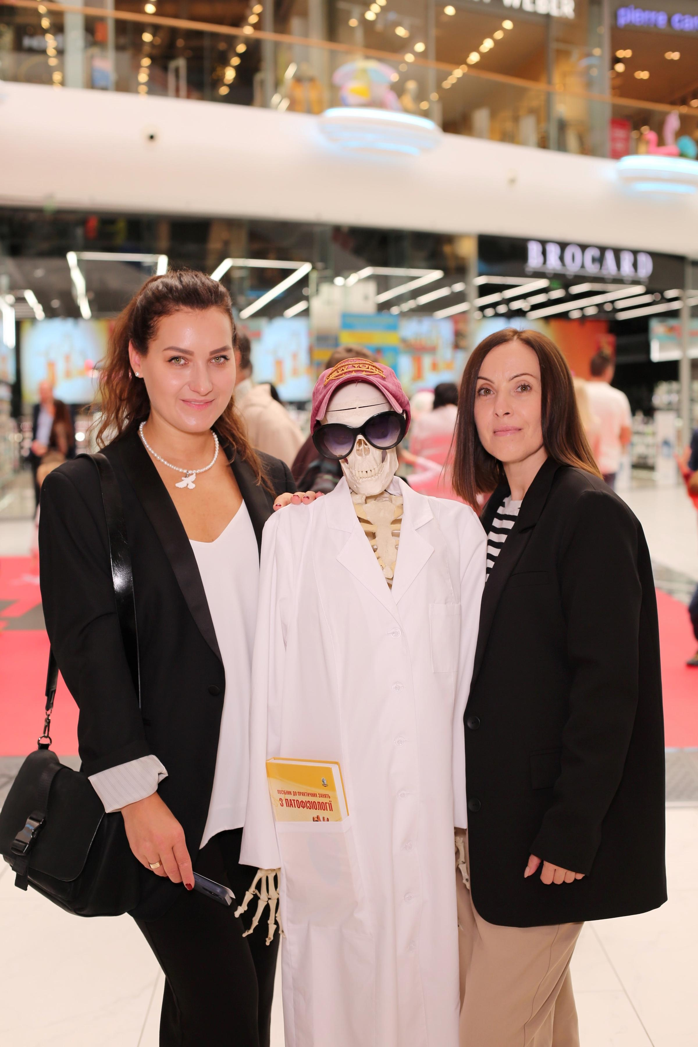 911 для НФАУ. Аренды интерактивных фотозон в Харькове