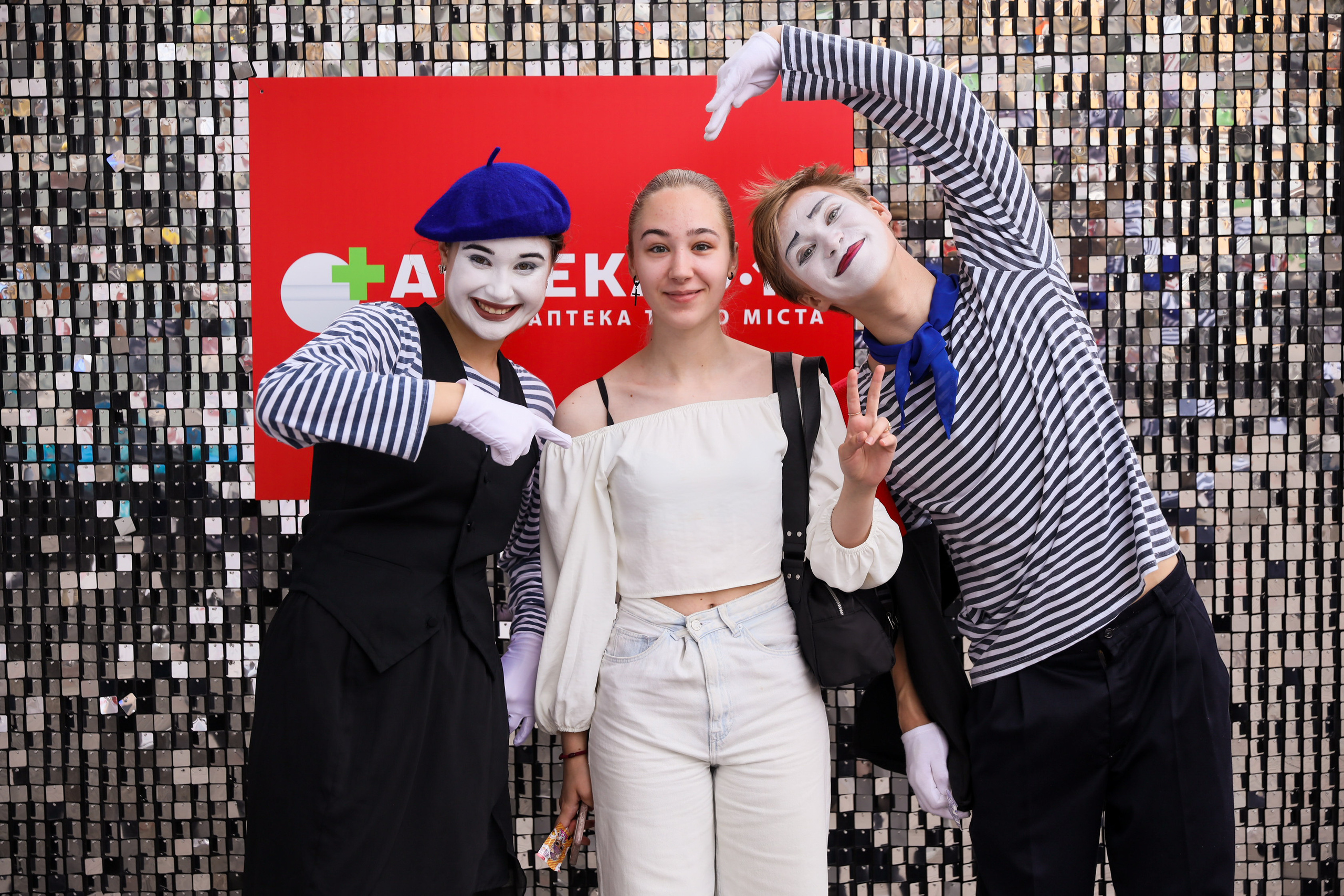 Аптека 911 (Фотомозаїка). Аренды интерактивных фотозон в Харькове