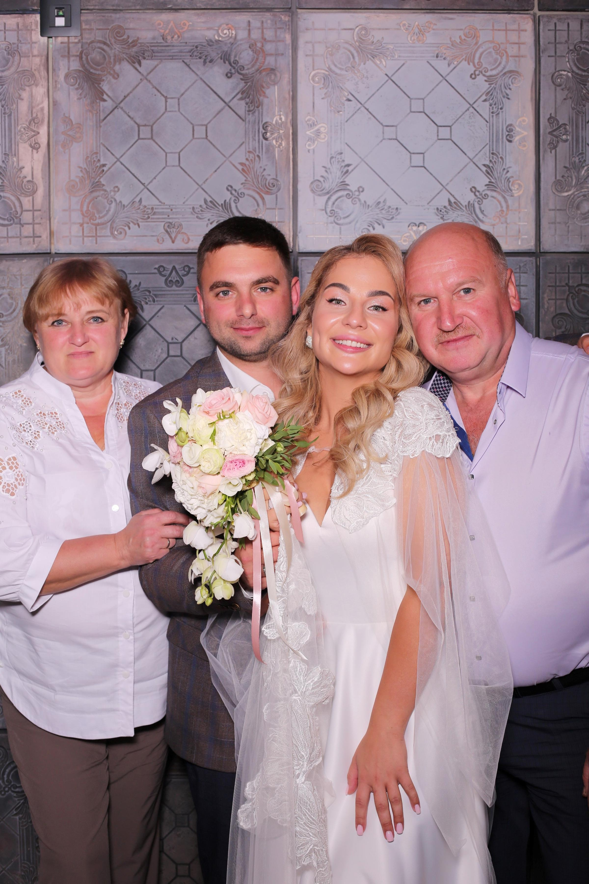 Євген та Вікторія (AiR PhotoBox). Аренды интерактивных фотозон в Харькове