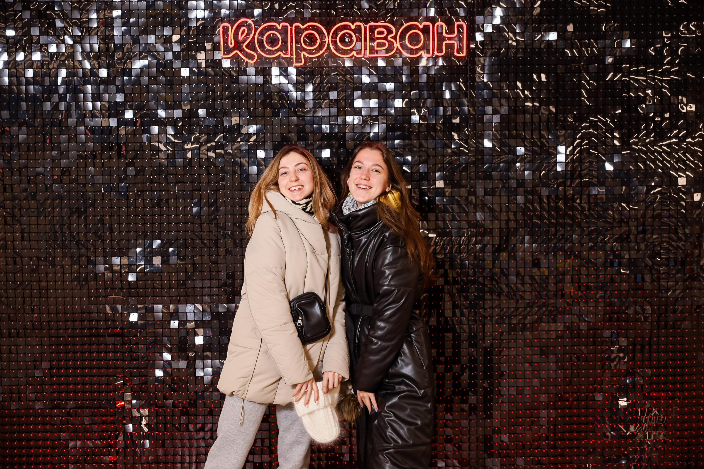 Фотомозаїка на 580 фото для ТРЦ Караван. Аренды интерактивных фотозон в Харькове