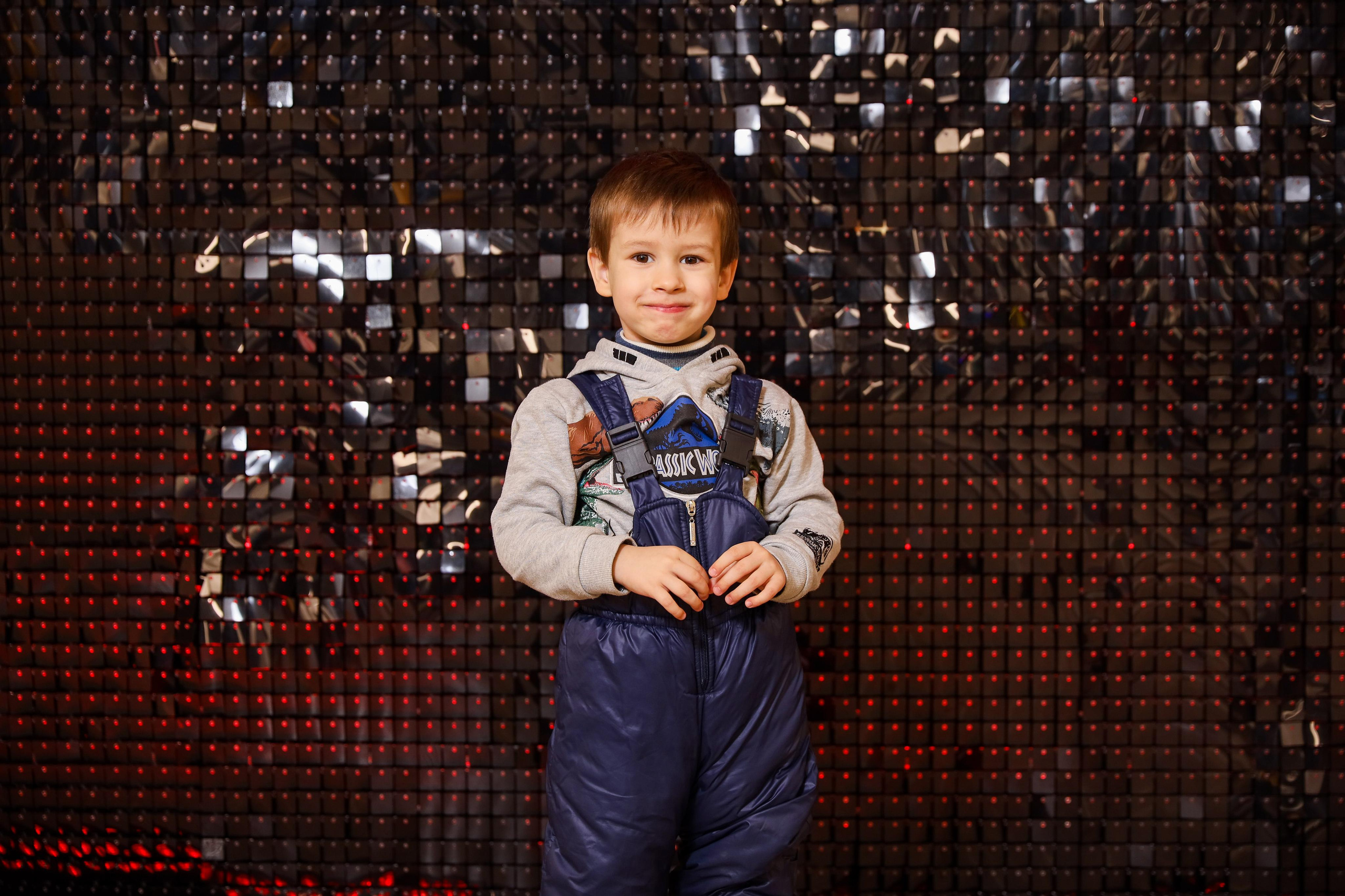 Фотомозаїка на 580 фото для ТРЦ Караван. Аренды интерактивных фотозон в Харькове