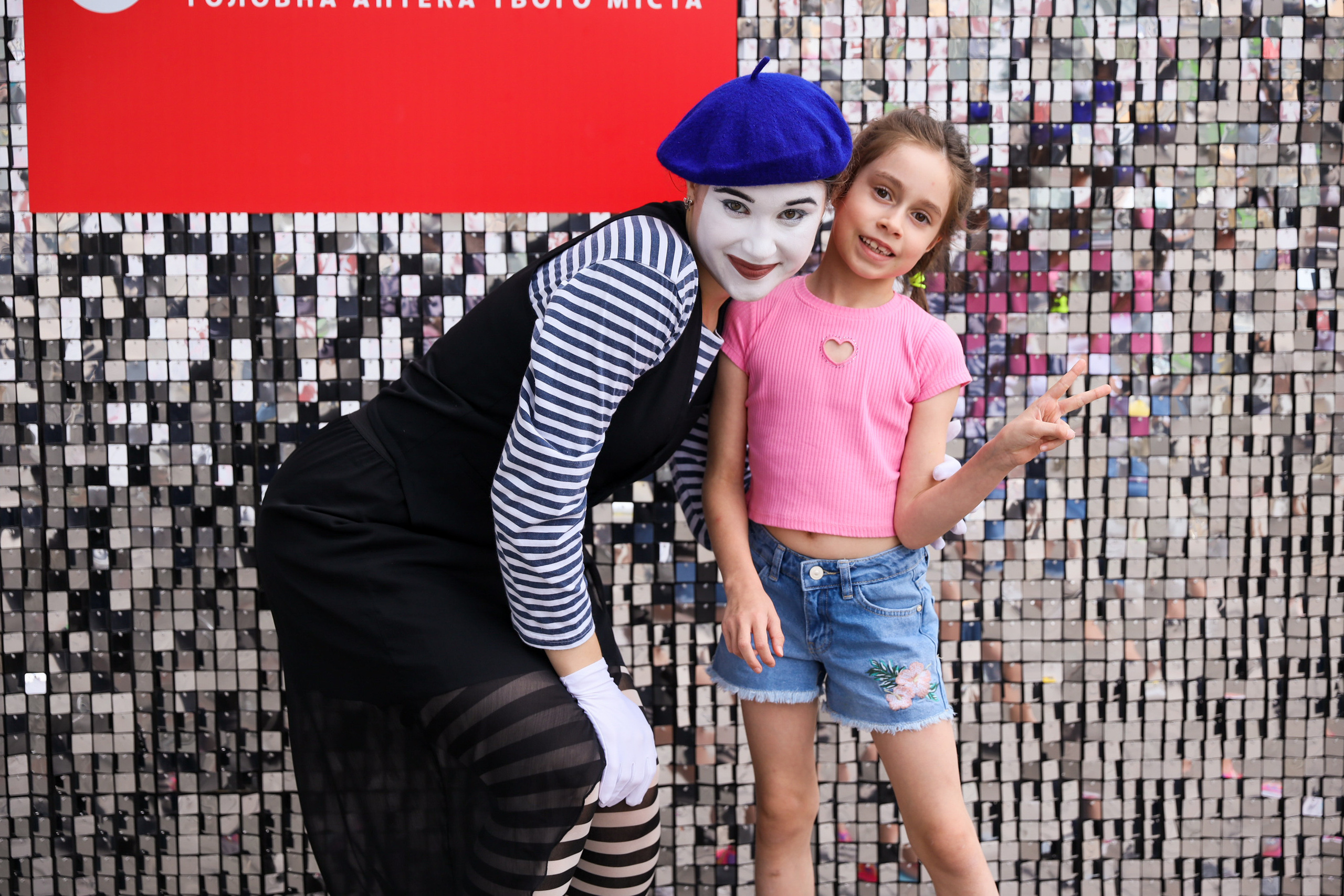 Аптека 911 (Фотомозаїка). Аренды интерактивных фотозон в Харькове