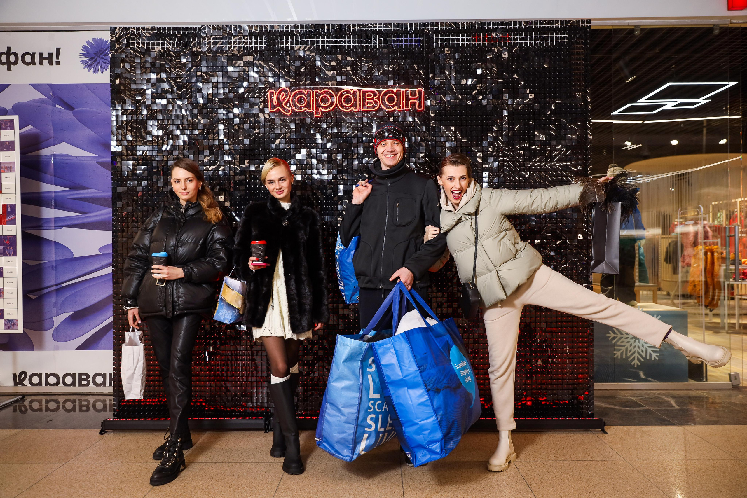 Фотомозаїка на 580 фото для ТРЦ Караван. Аренды интерактивных фотозон в Харькове