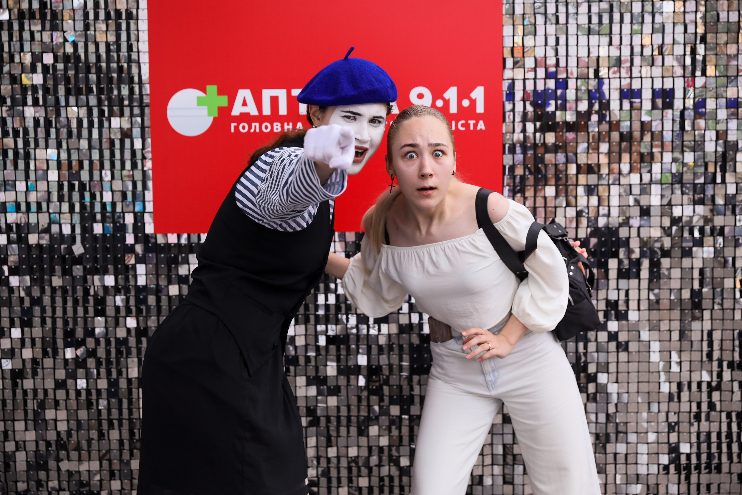 Аптека 911 (Фотомозаїка). Аренды интерактивных фотозон в Харькове