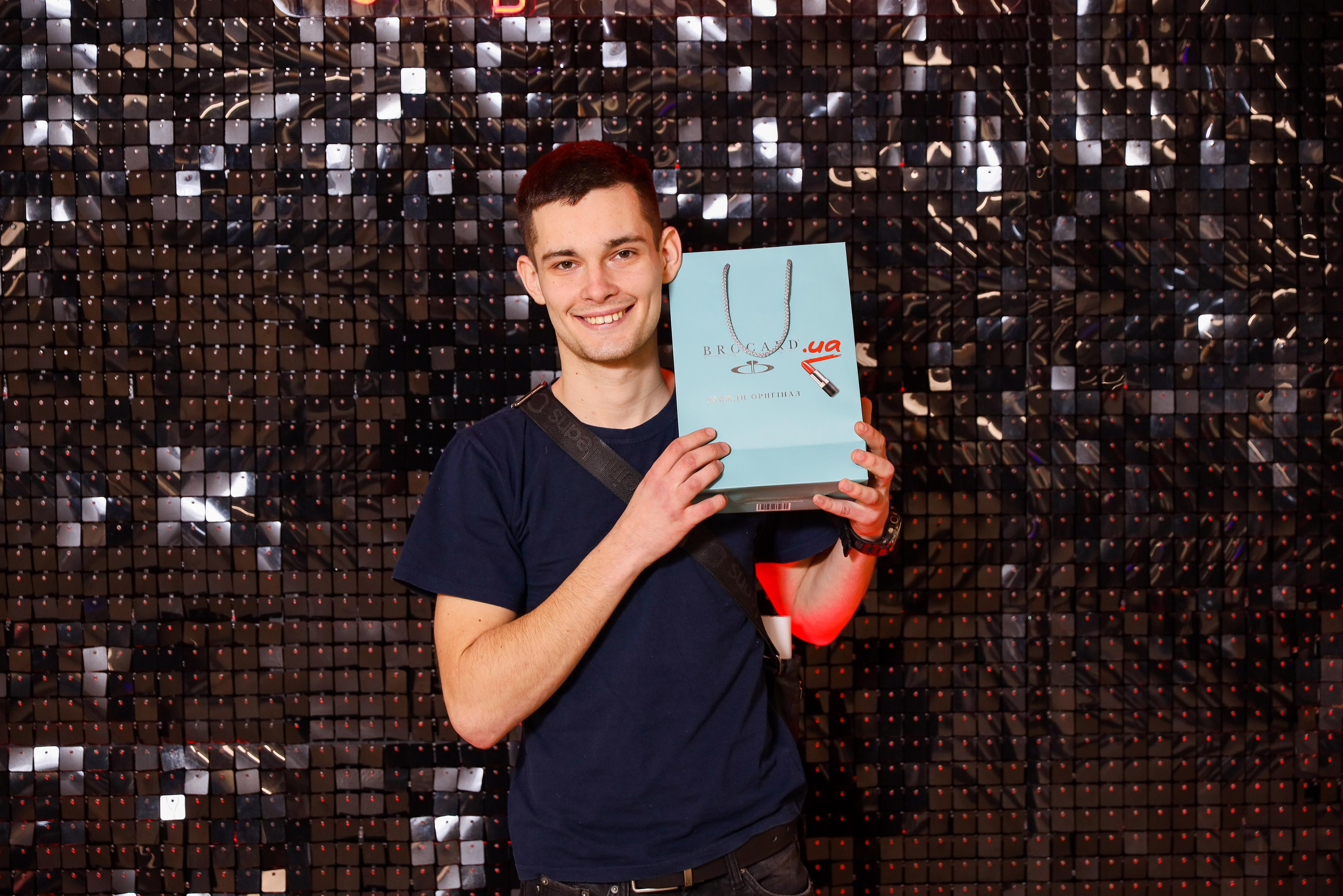 Фотомозаїка на 580 фото для ТРЦ Караван. Аренды интерактивных фотозон в Харькове