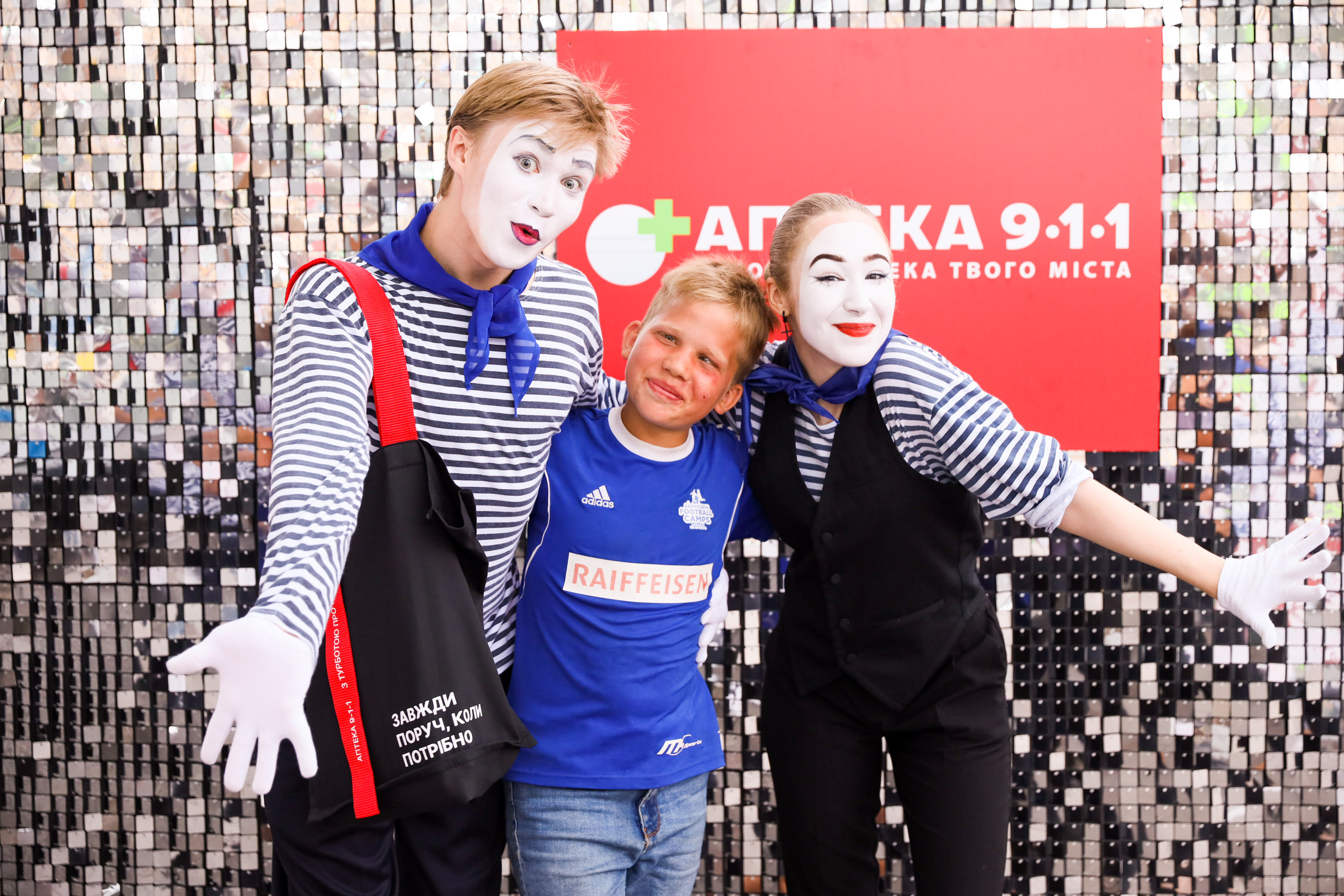 Аптека 911 (Фотомозаїка). Аренды интерактивных фотозон в Харькове