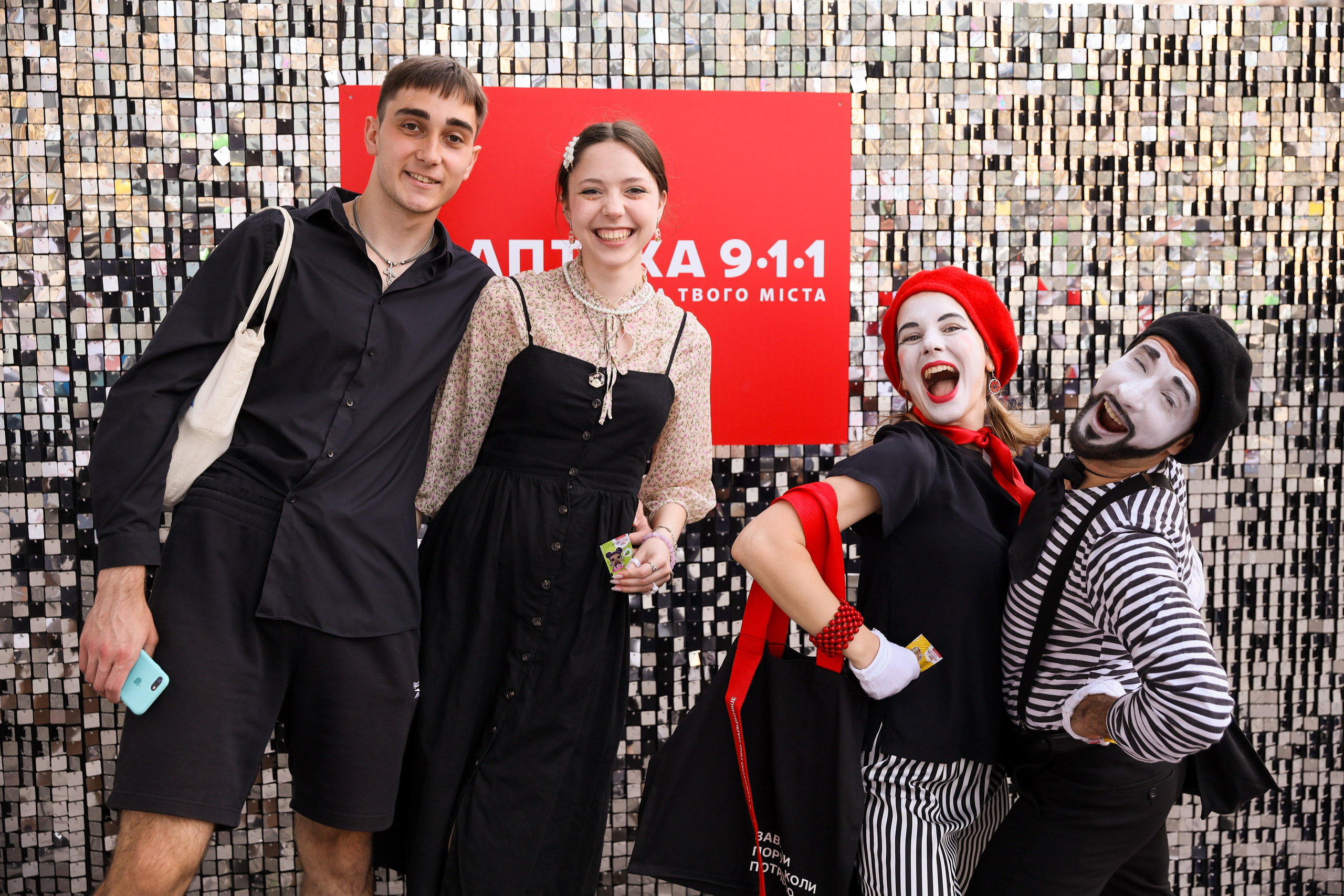 Аптека 911 (Фотомозаїка). Аренды интерактивных фотозон в Харькове