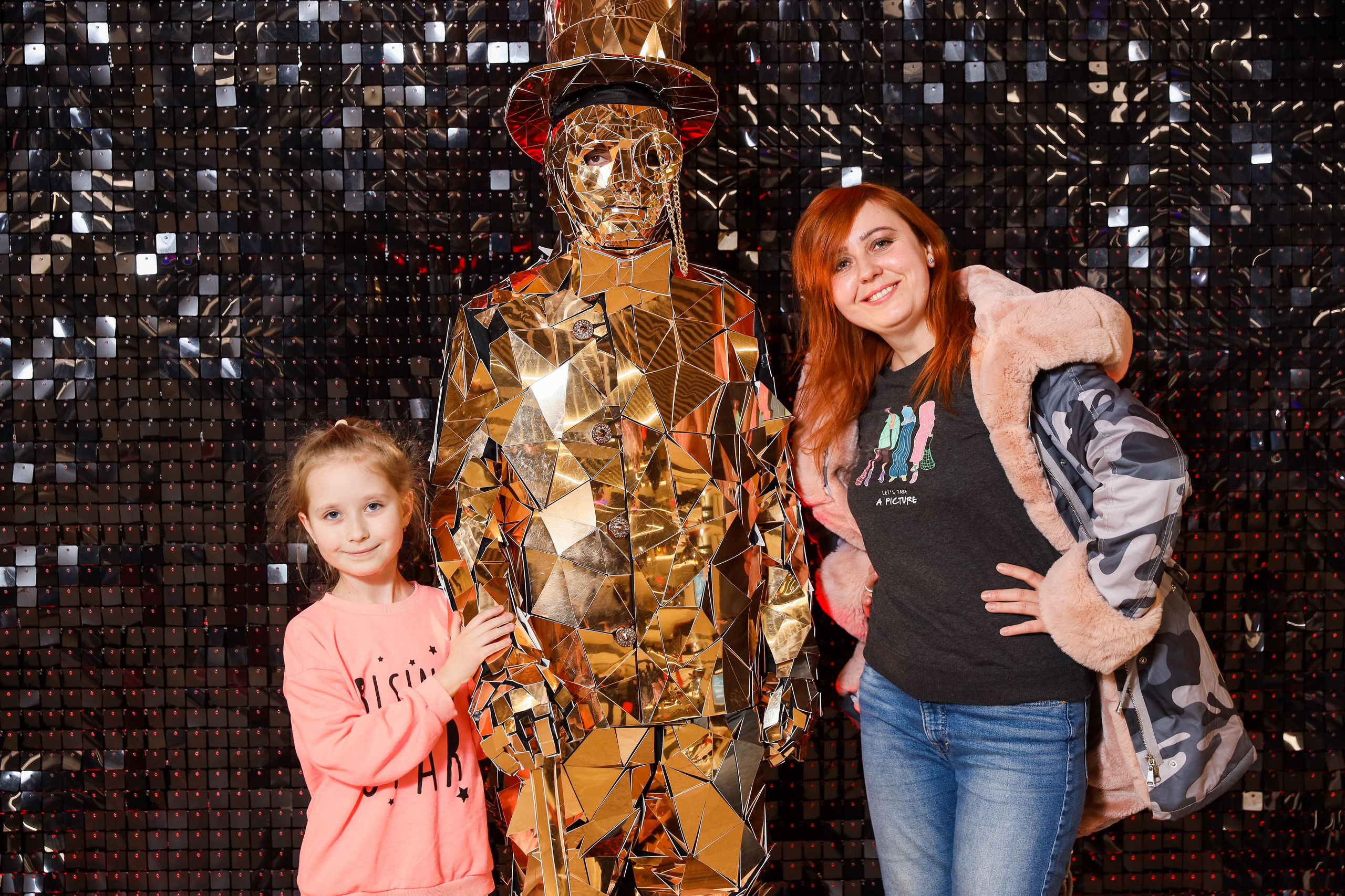 Фотомозаїка на 580 фото для ТРЦ Караван. Аренды интерактивных фотозон в Харькове