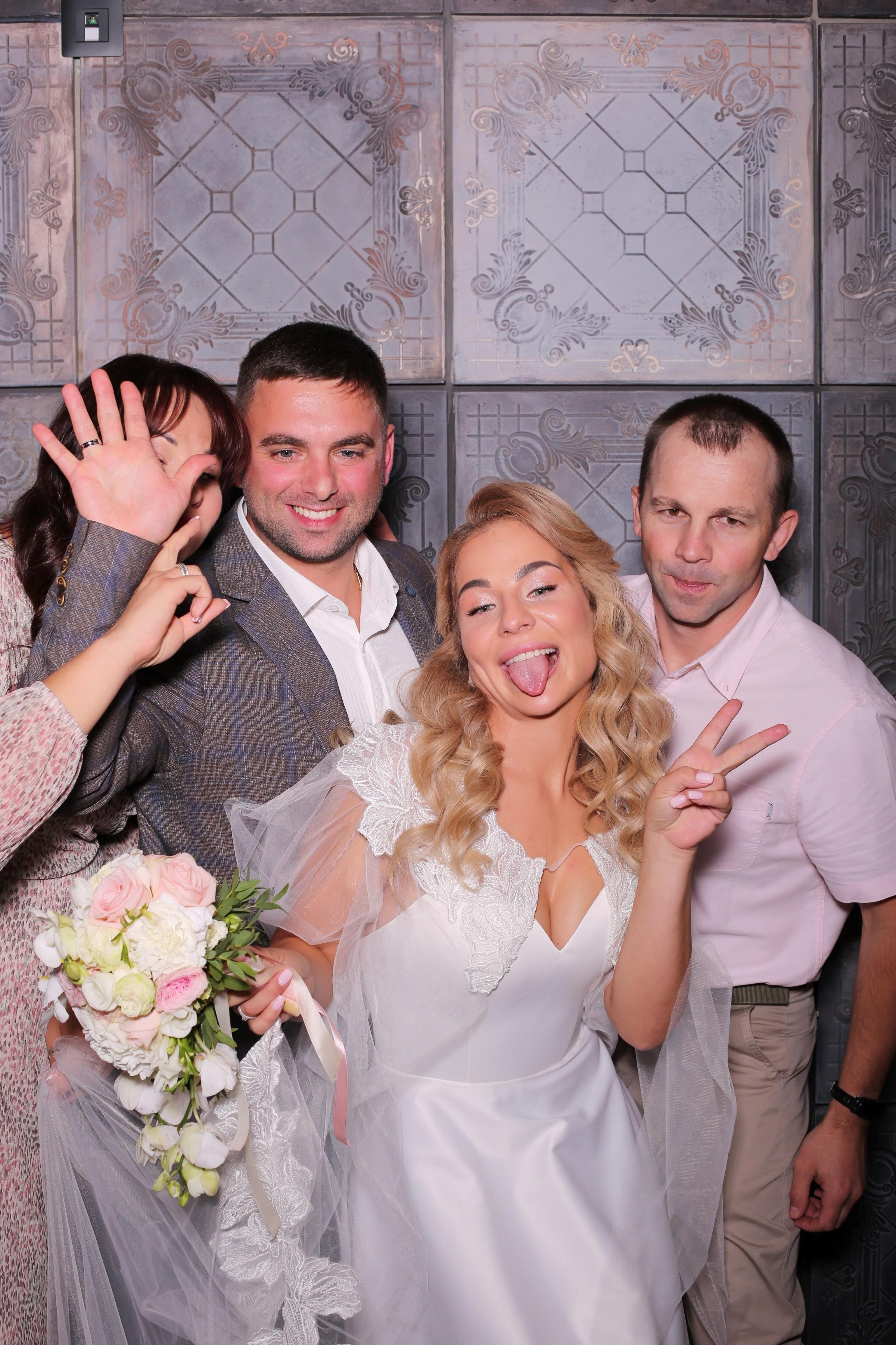 Євген та Вікторія (AiR PhotoBox). Аренды интерактивных фотозон в Харькове