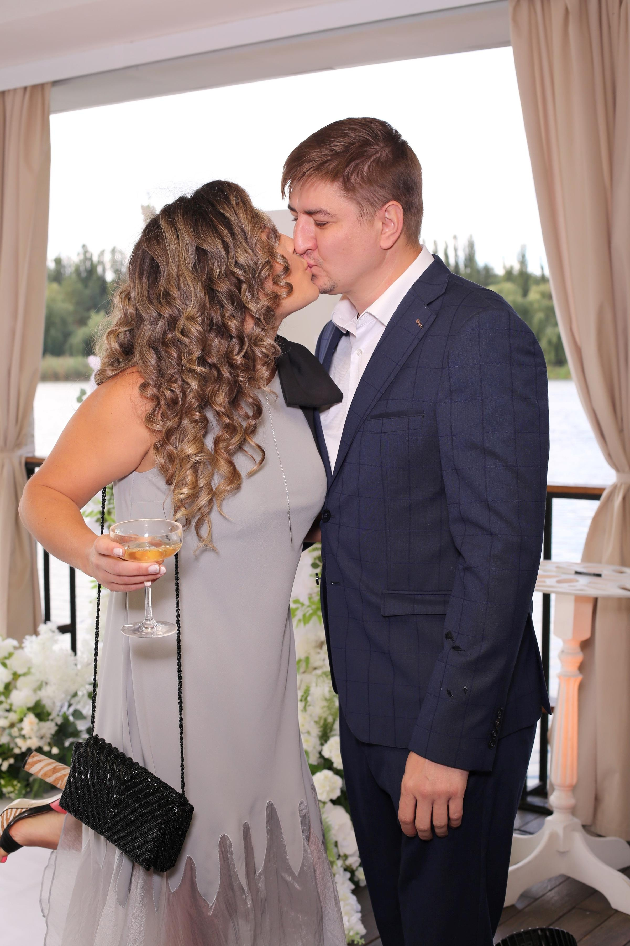 Євген та Вікторія (AiR PhotoBox). Аренды интерактивных фотозон в Харькове