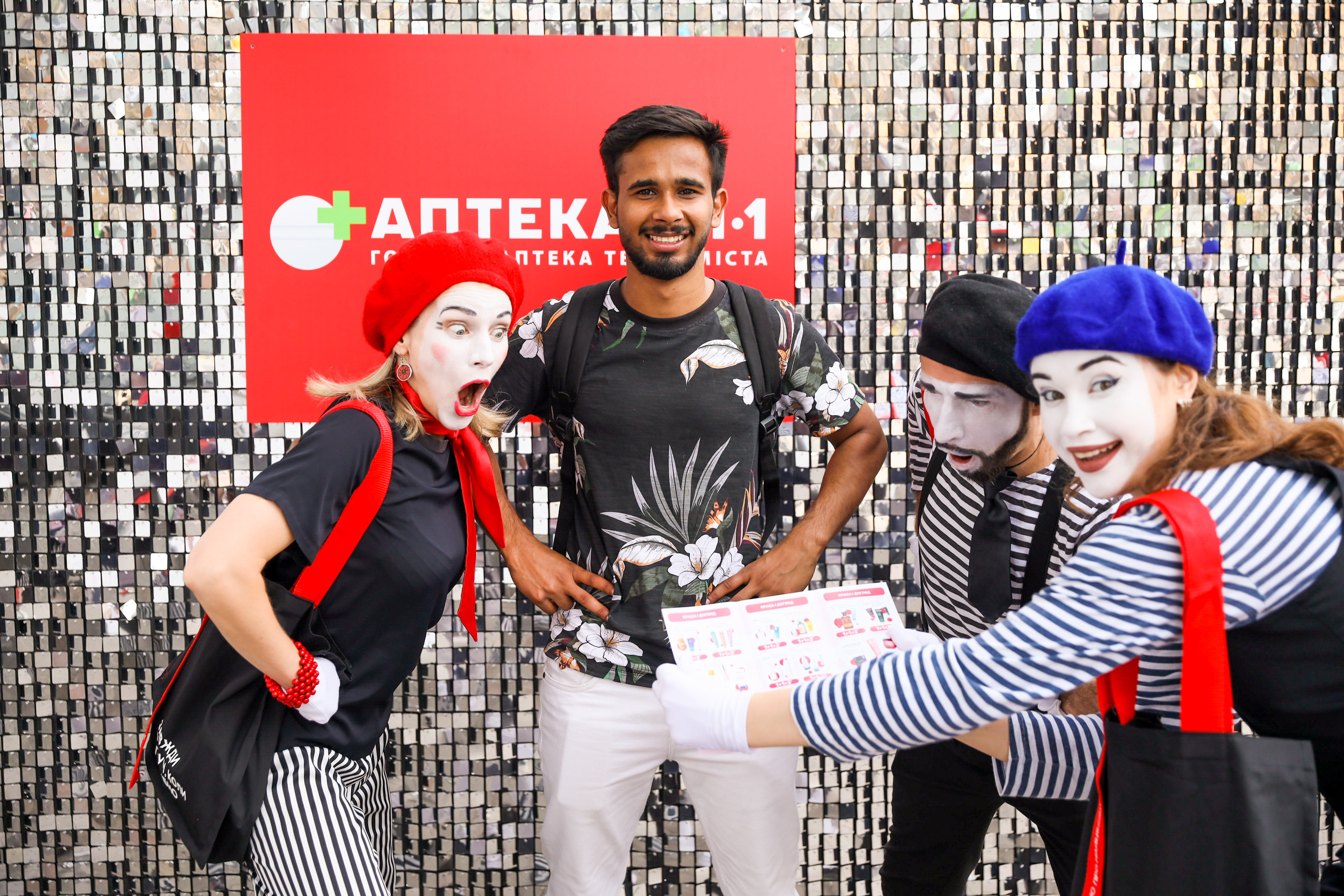 Аптека 911 (Фотомозаїка). Аренды интерактивных фотозон в Харькове