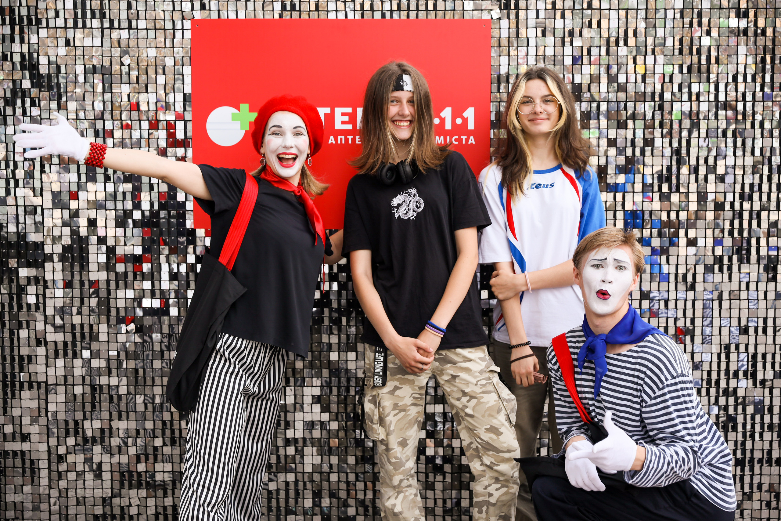 Аптека 911 (Фотомозаїка). Аренды интерактивных фотозон в Харькове