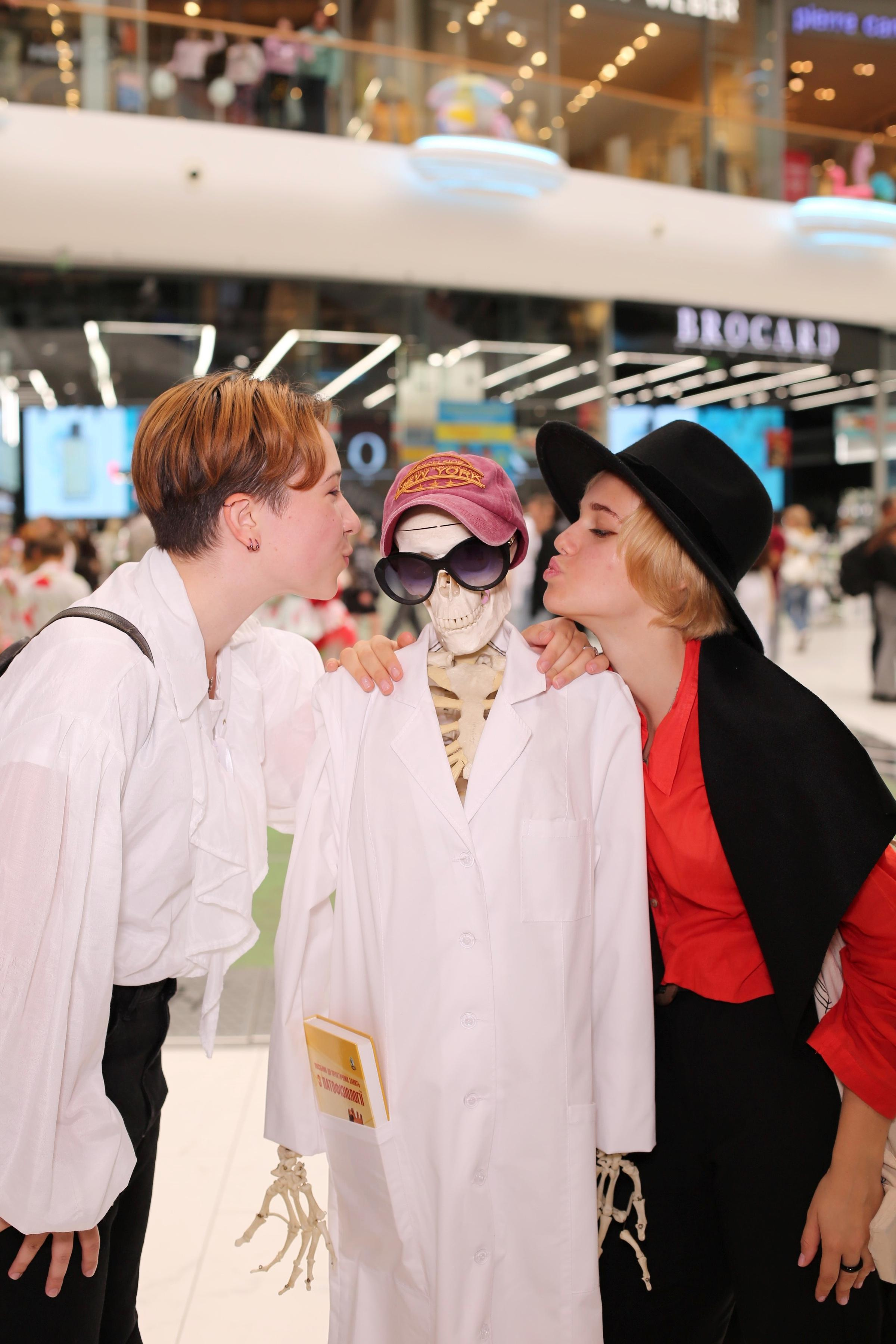 911 для НФАУ. Аренды интерактивных фотозон в Харькове