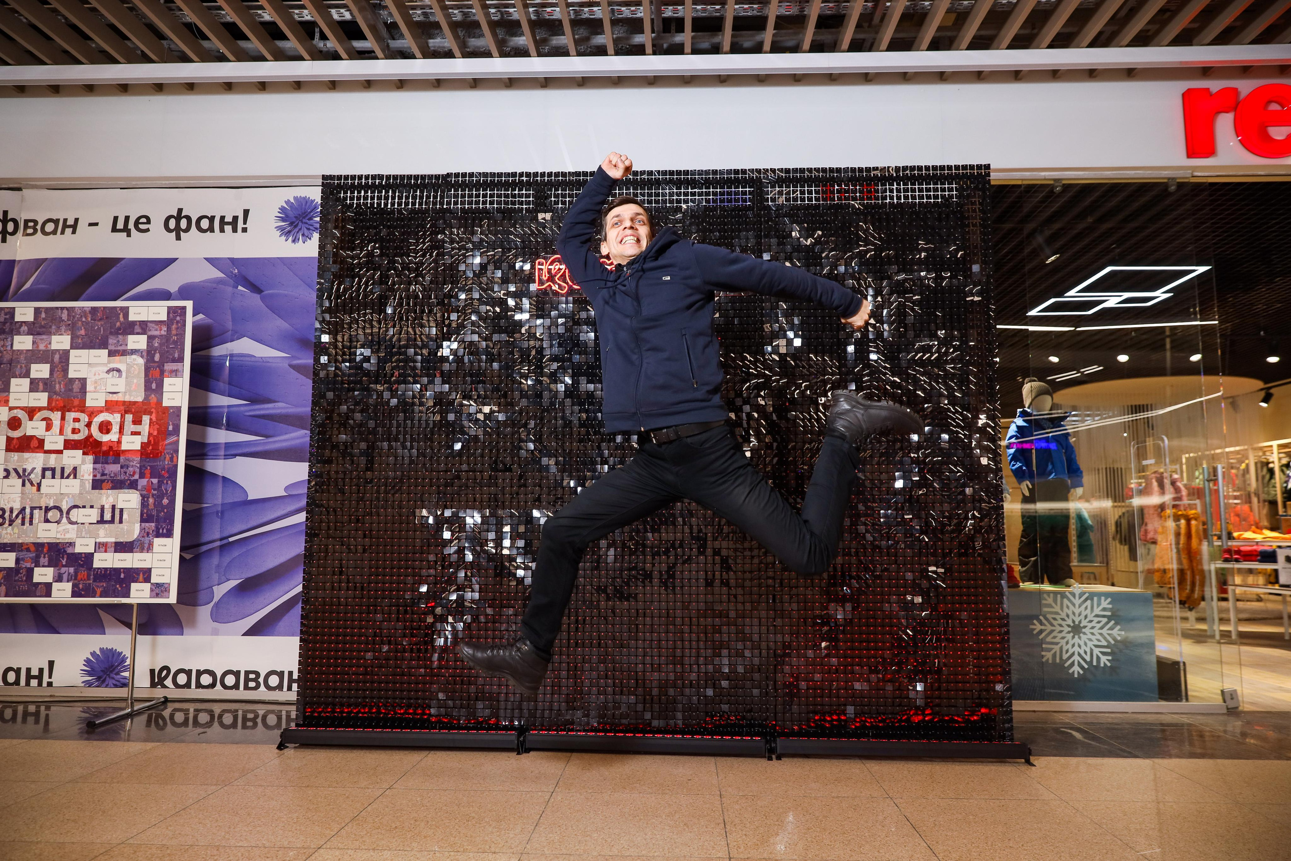 Фотомозаїка на 580 фото для ТРЦ Караван. Аренды интерактивных фотозон в Харькове