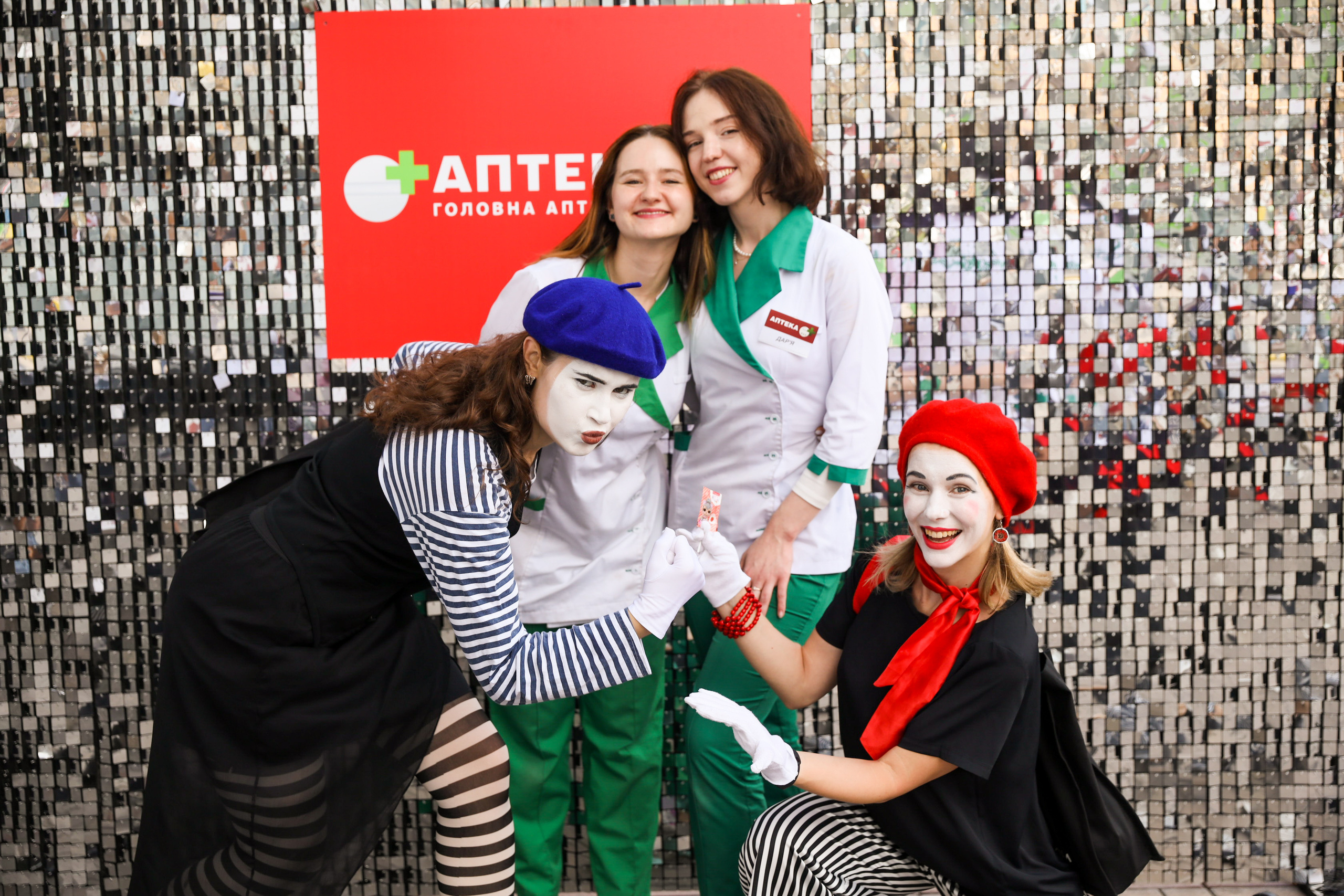 Аптека 911 (Фотомозаїка). Аренды интерактивных фотозон в Харькове