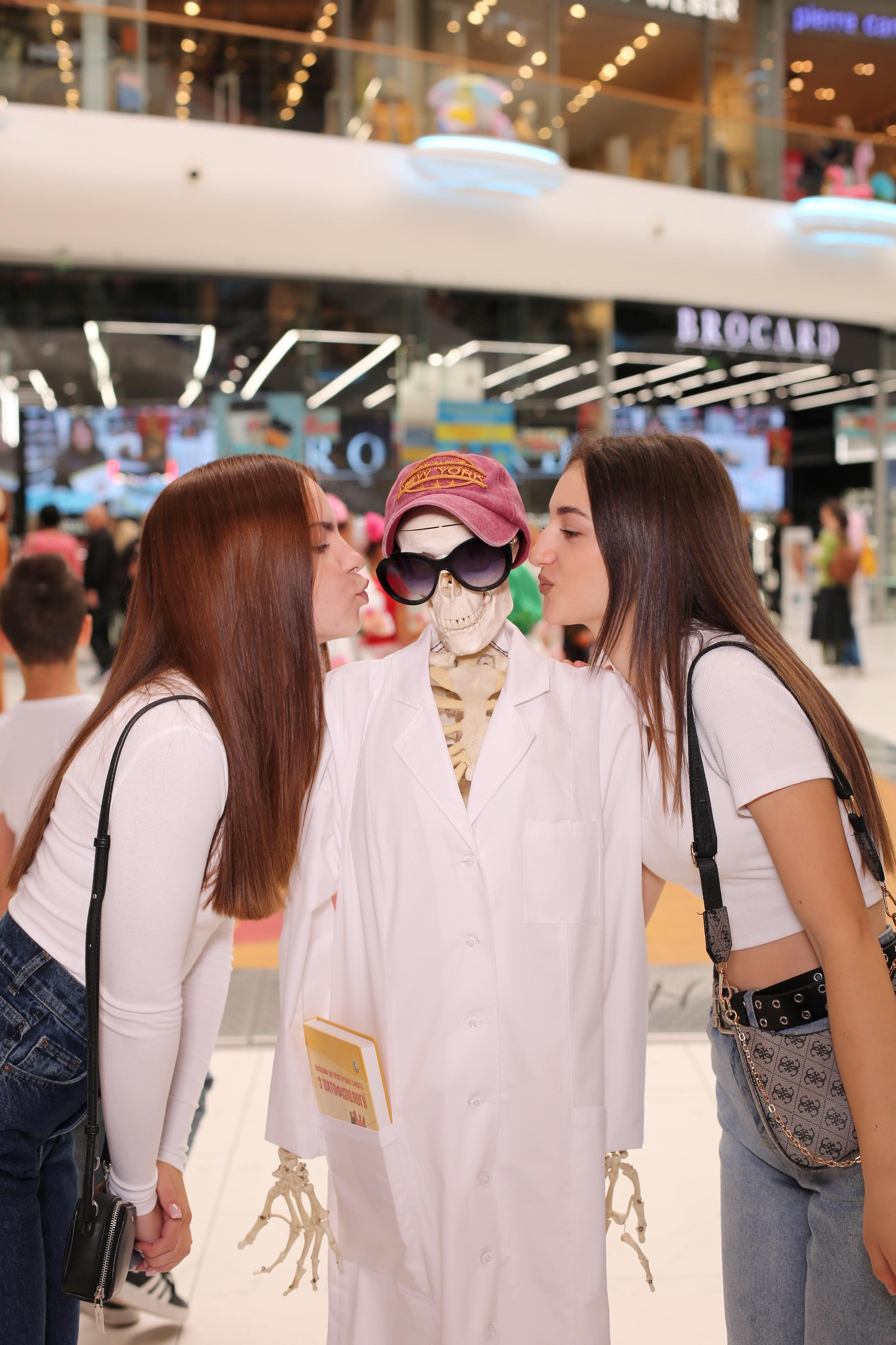 911 для НФАУ. Аренды интерактивных фотозон в Харькове