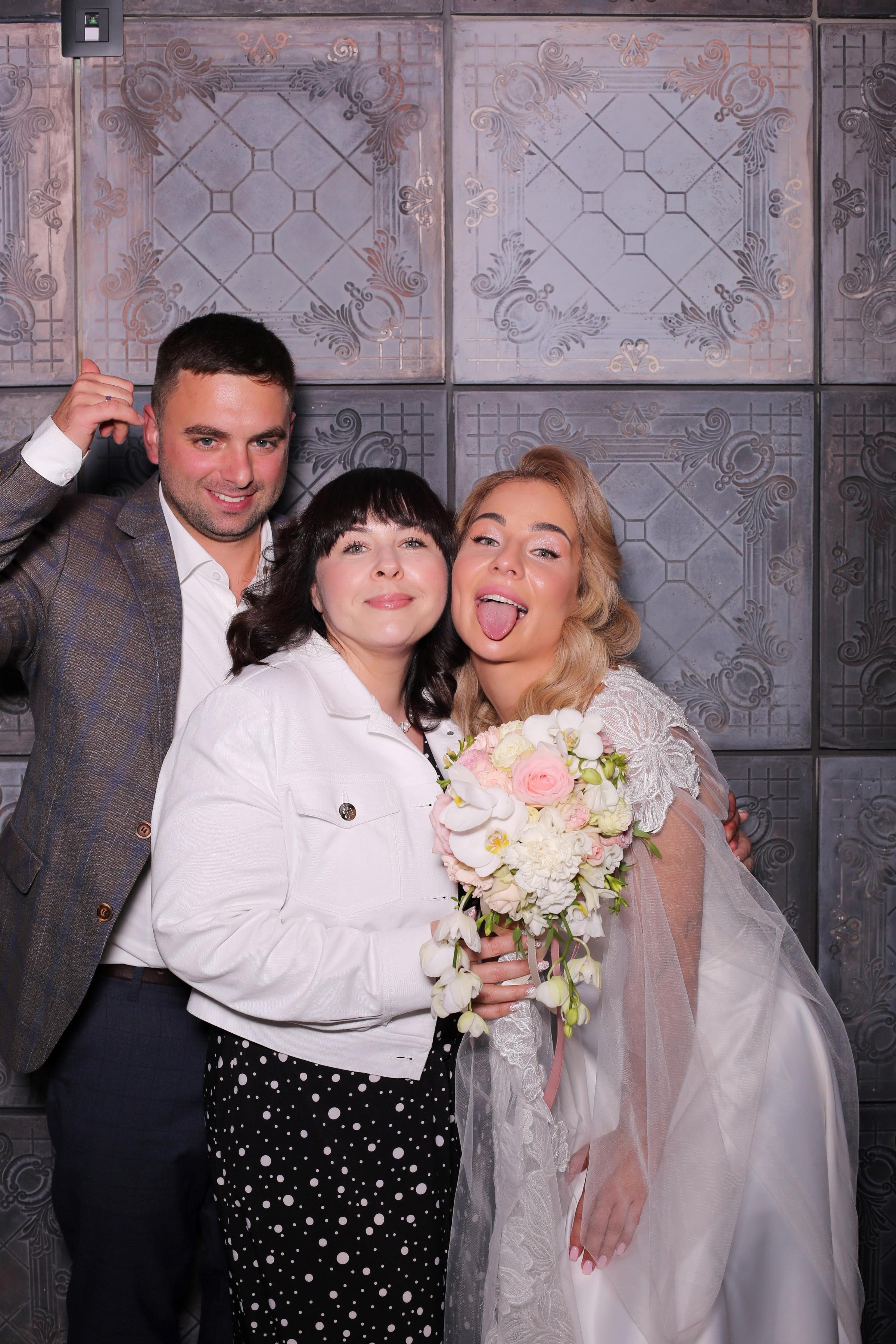 Євген та Вікторія (AiR PhotoBox). Аренды интерактивных фотозон в Харькове