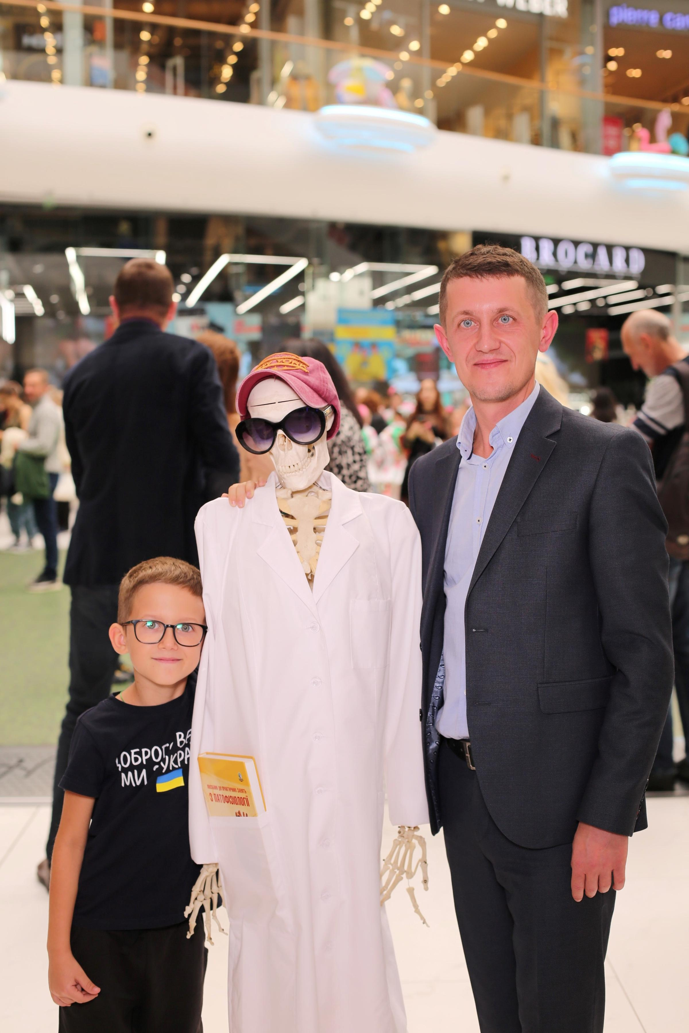 911 для НФАУ. Аренды интерактивных фотозон в Харькове