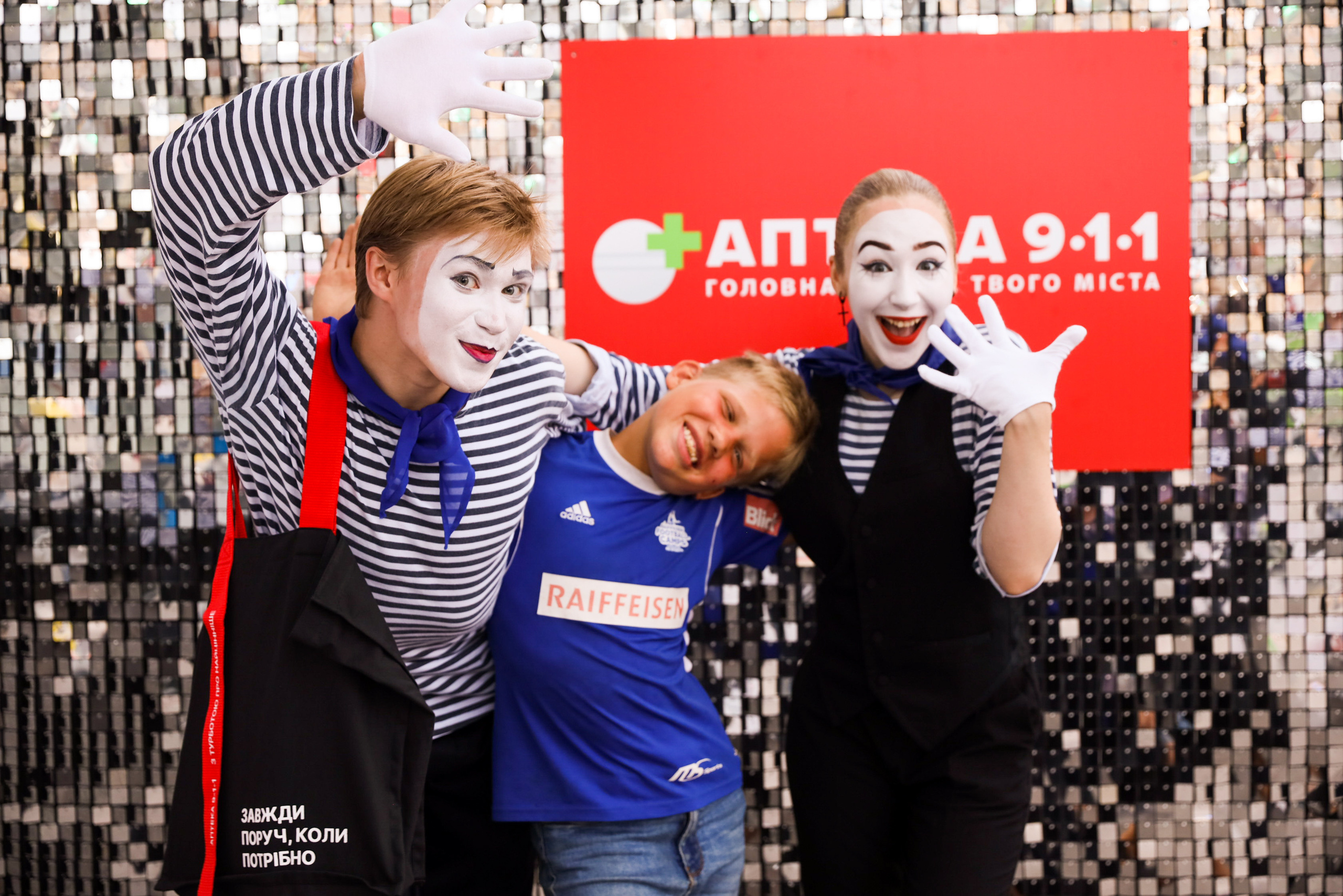 Аптека 911 (Фотомозаїка). Аренды интерактивных фотозон в Харькове