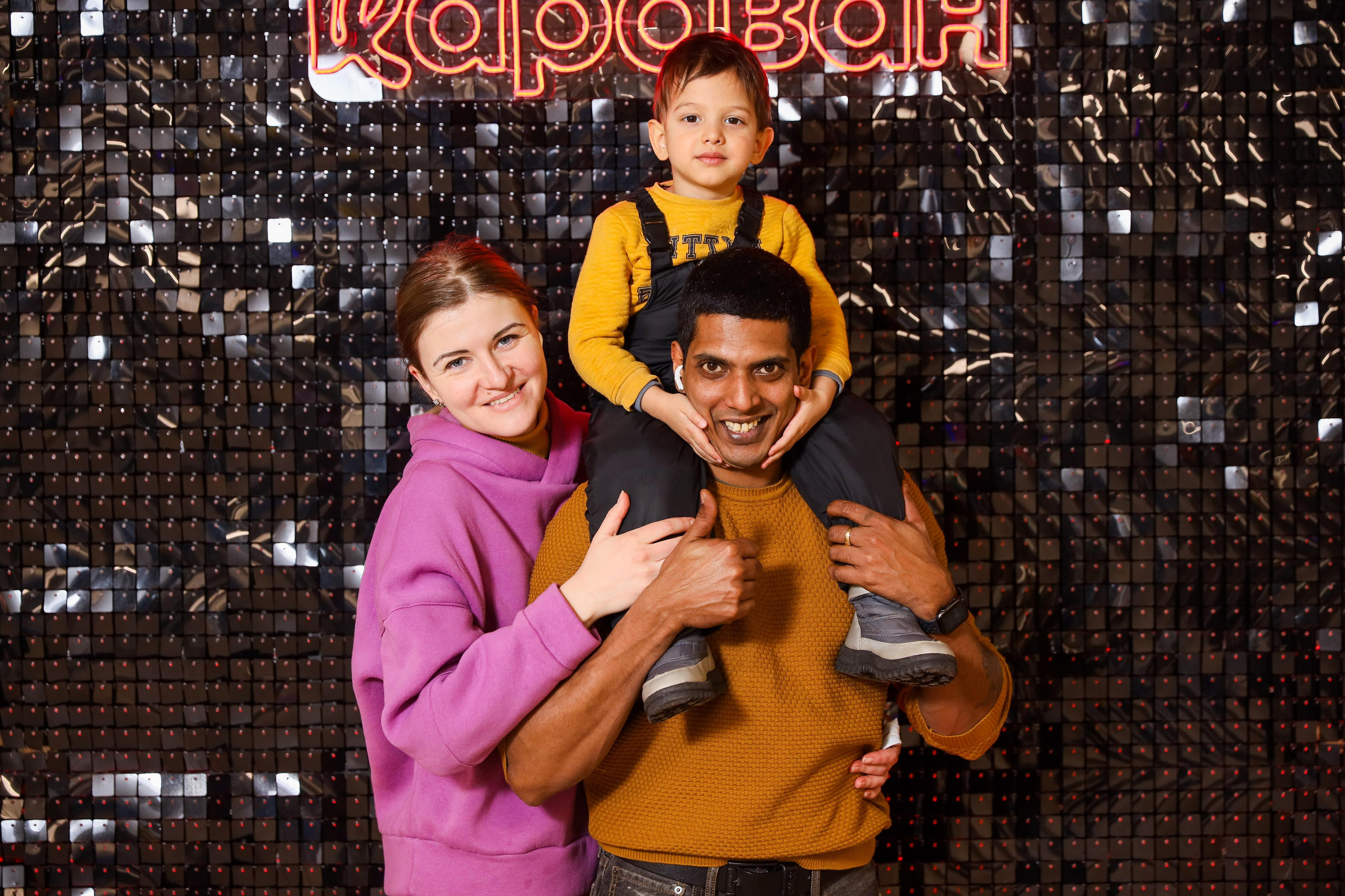 Фотомозаїка на 580 фото для ТРЦ Караван. Аренды интерактивных фотозон в Харькове