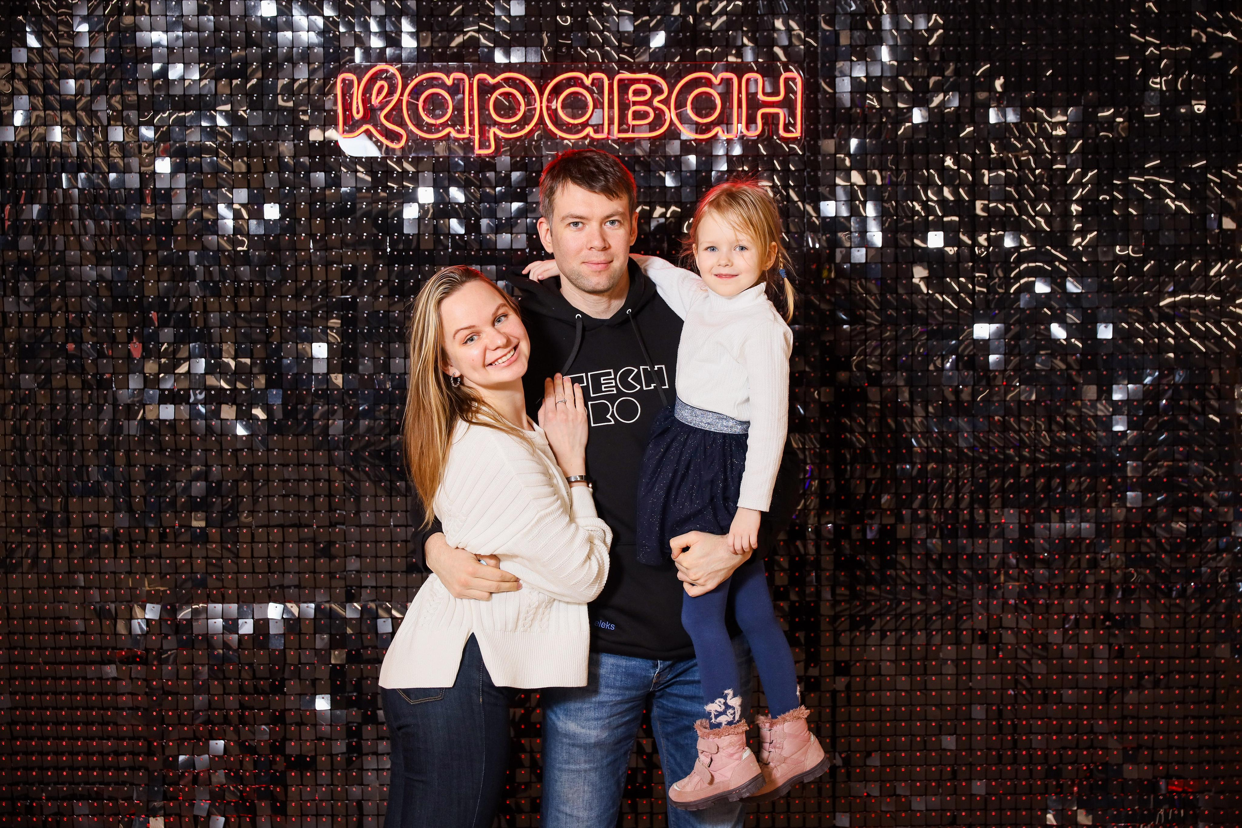 Фотомозаїка на 580 фото для ТРЦ Караван. Аренды интерактивных фотозон в Харькове