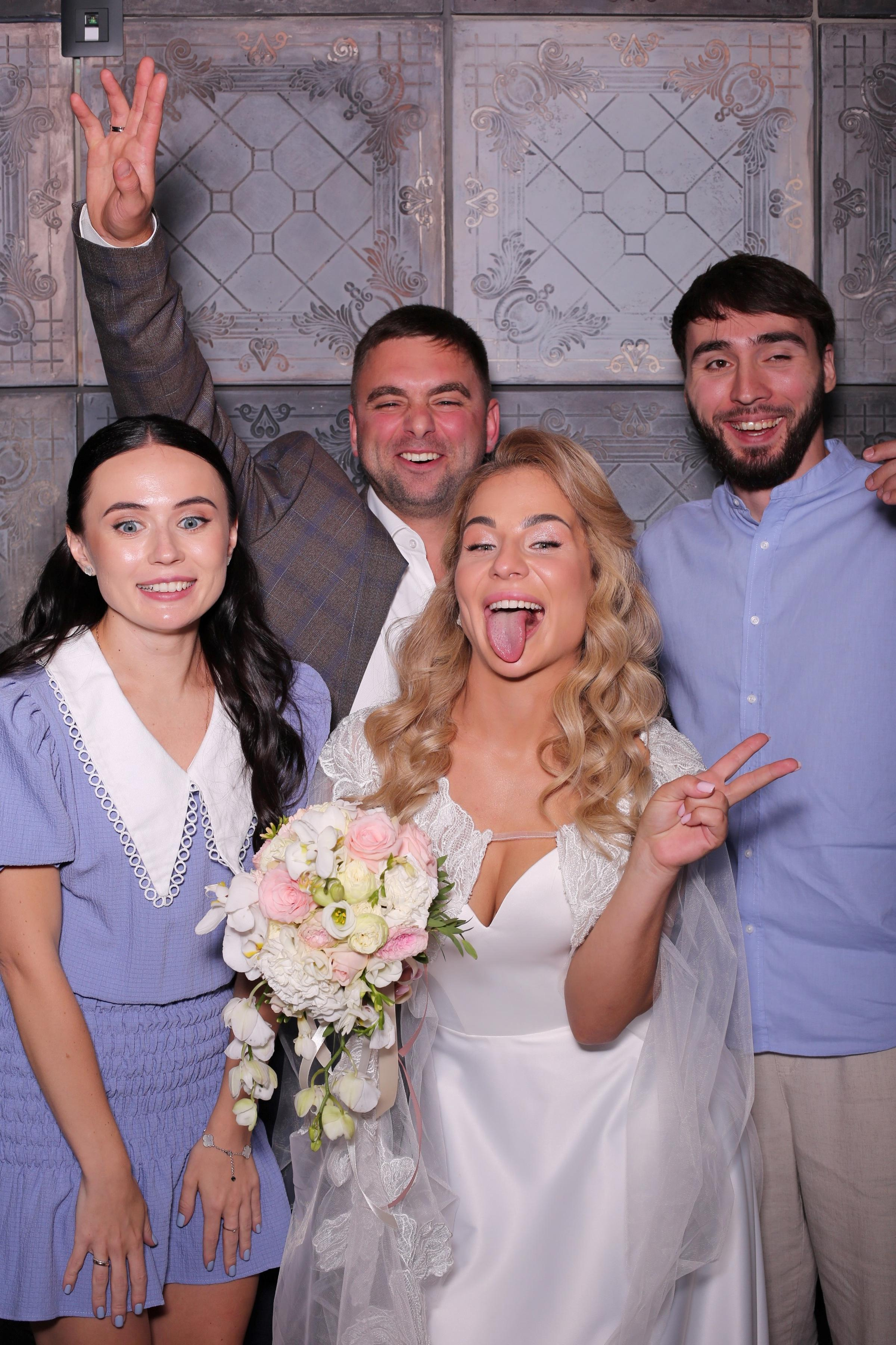 Євген та Вікторія (AiR PhotoBox). Аренды интерактивных фотозон в Харькове