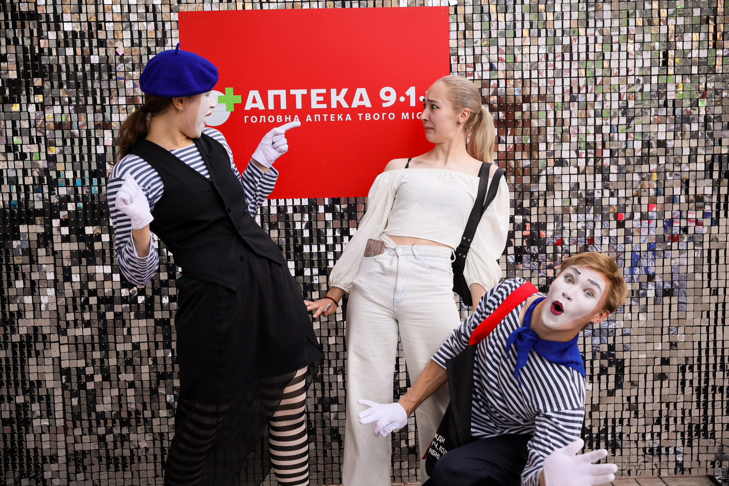 Аптека 911 (Фотомозаїка). Аренды интерактивных фотозон в Харькове