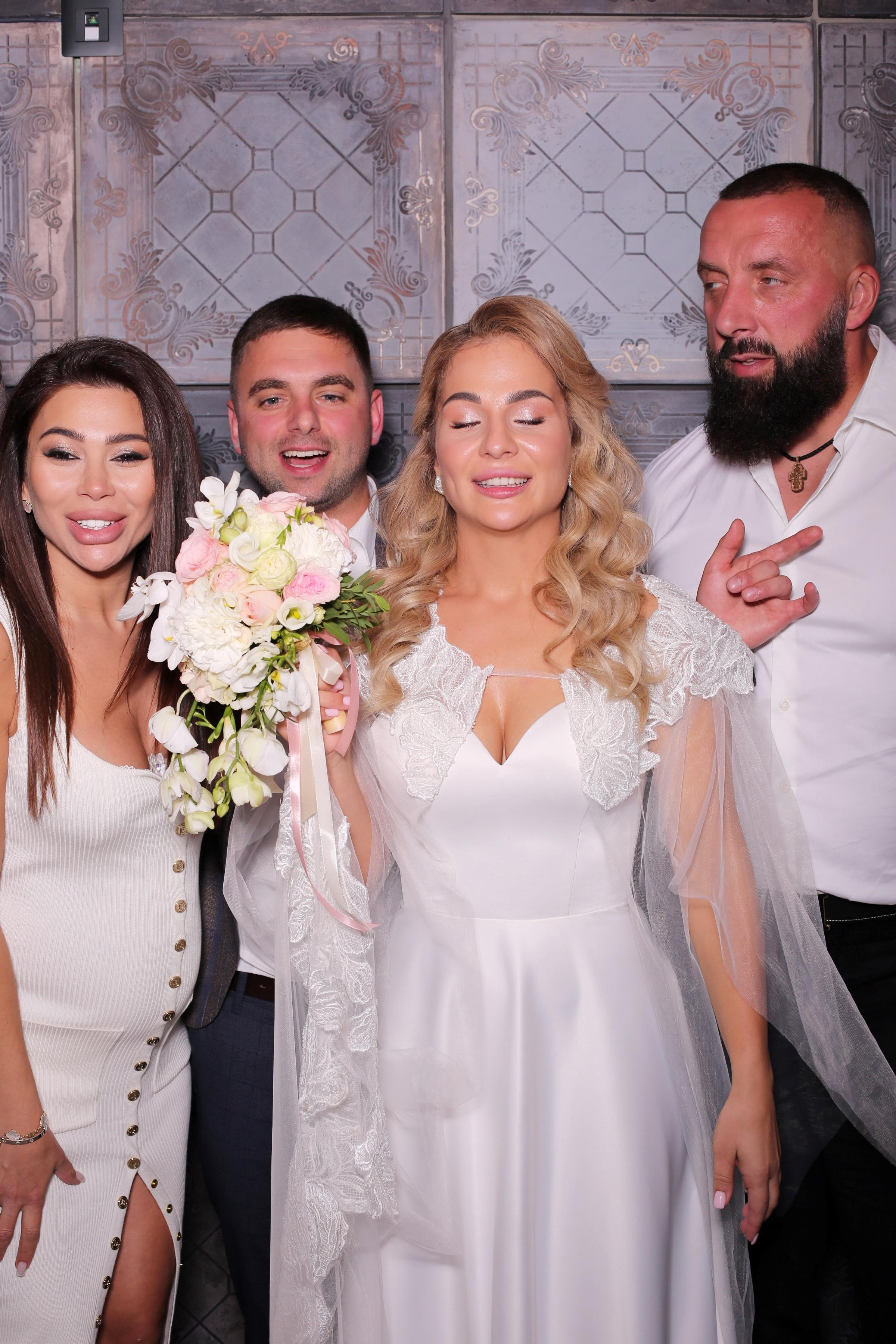 Євген та Вікторія (AiR PhotoBox). Аренды интерактивных фотозон в Харькове