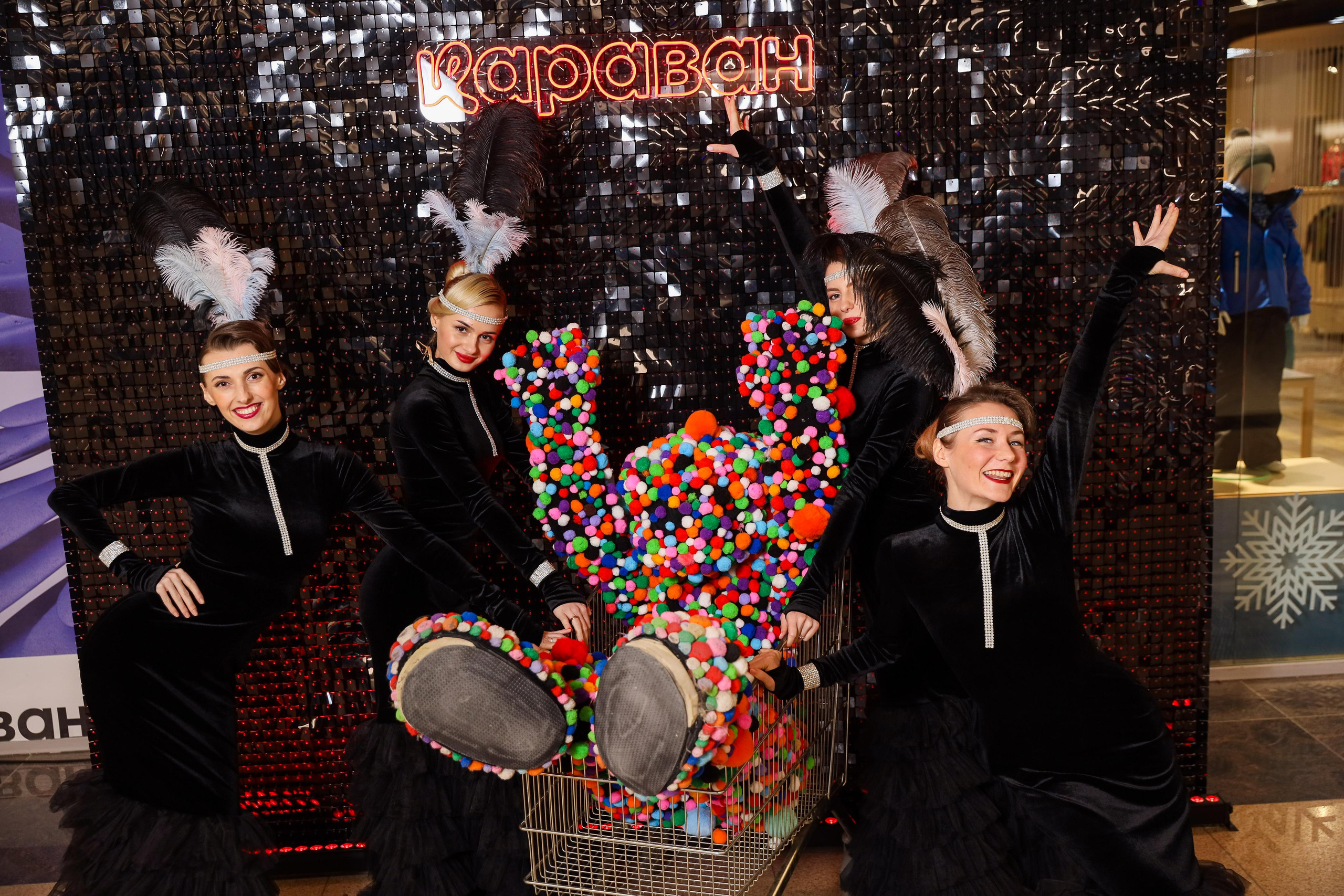 Фотомозаїка на 580 фото для ТРЦ Караван. Аренды интерактивных фотозон в Харькове