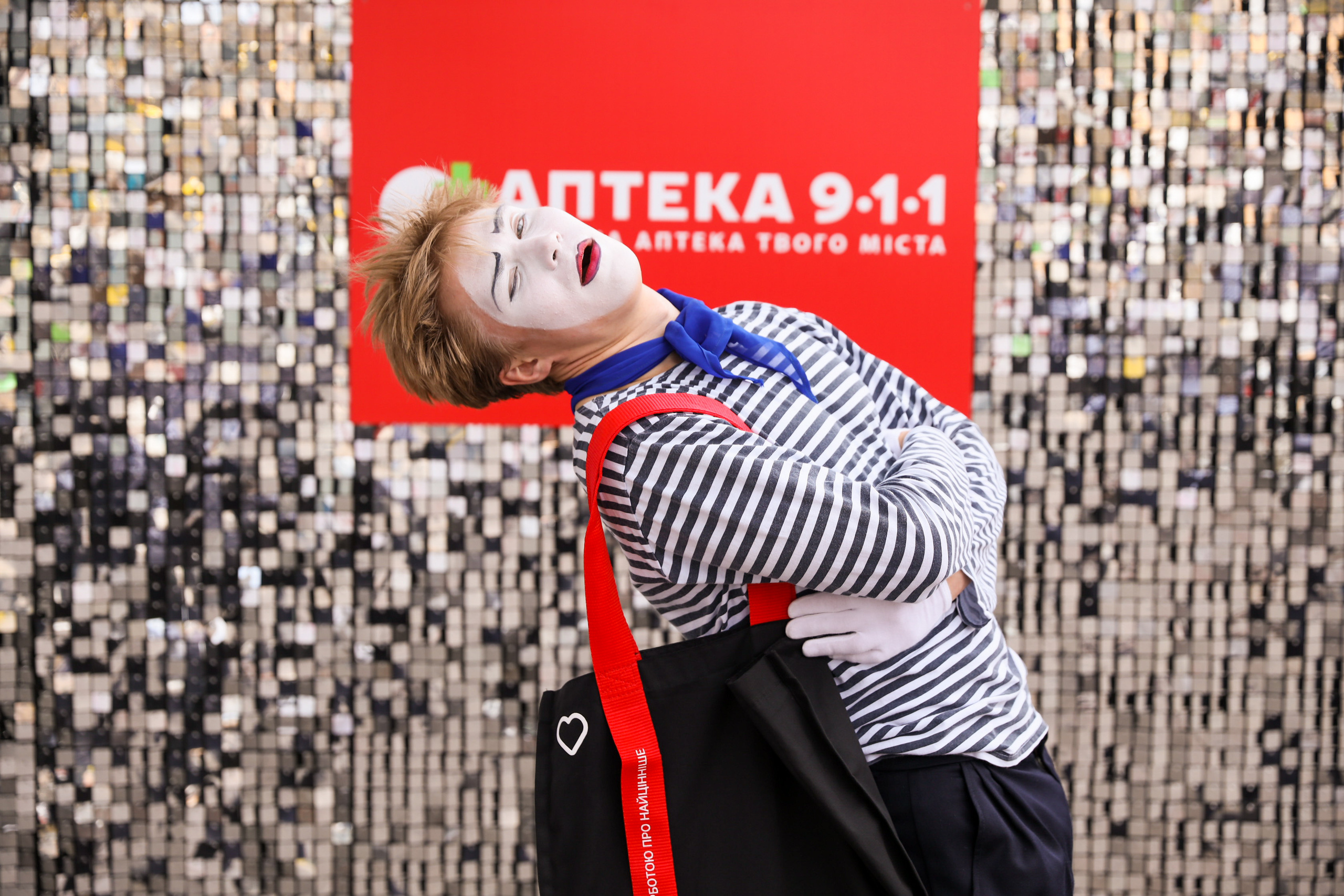 Аптека 911 (Фотомозаїка). Аренды интерактивных фотозон в Харькове