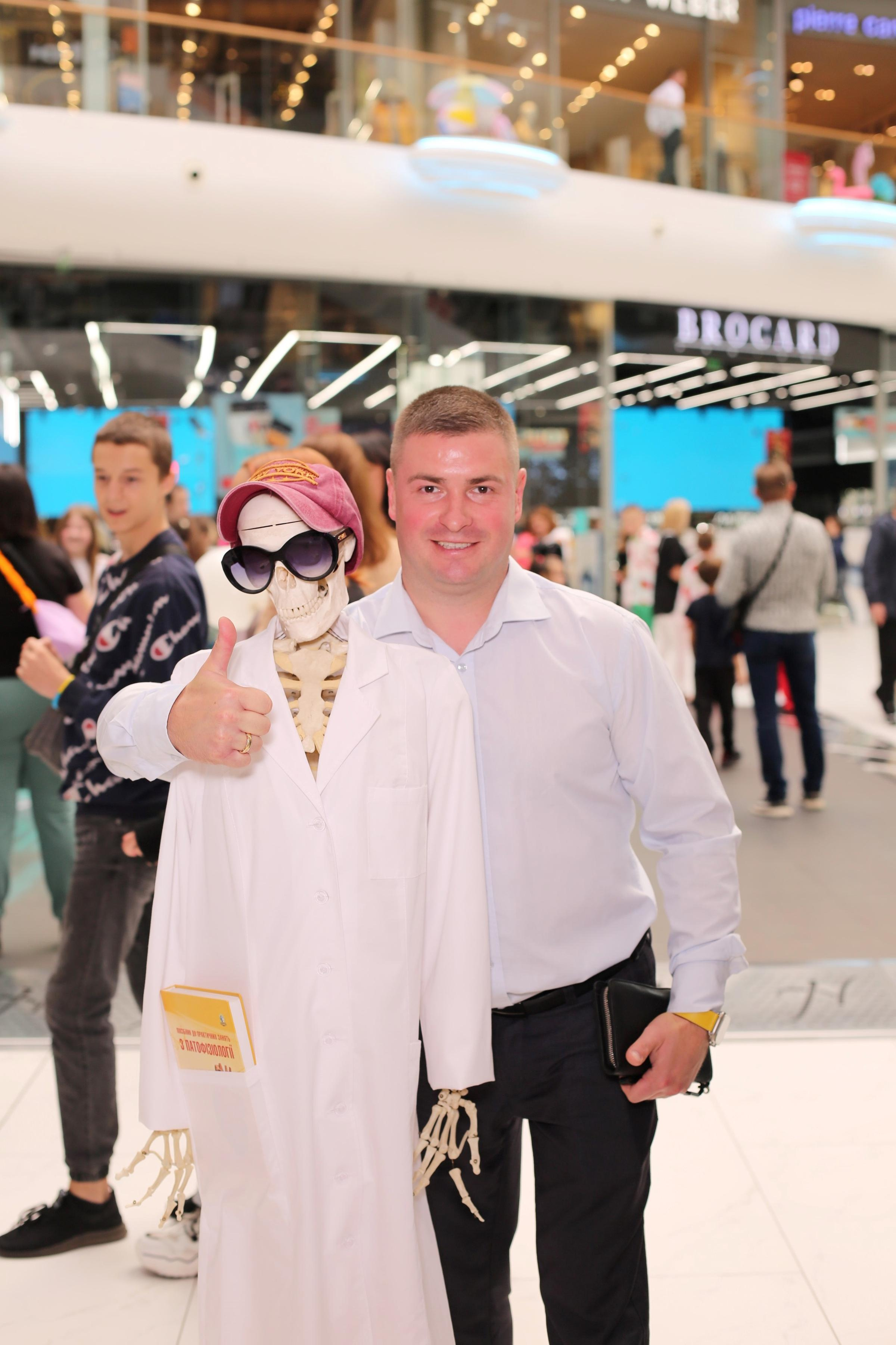 911 для НФАУ. Аренды интерактивных фотозон в Харькове