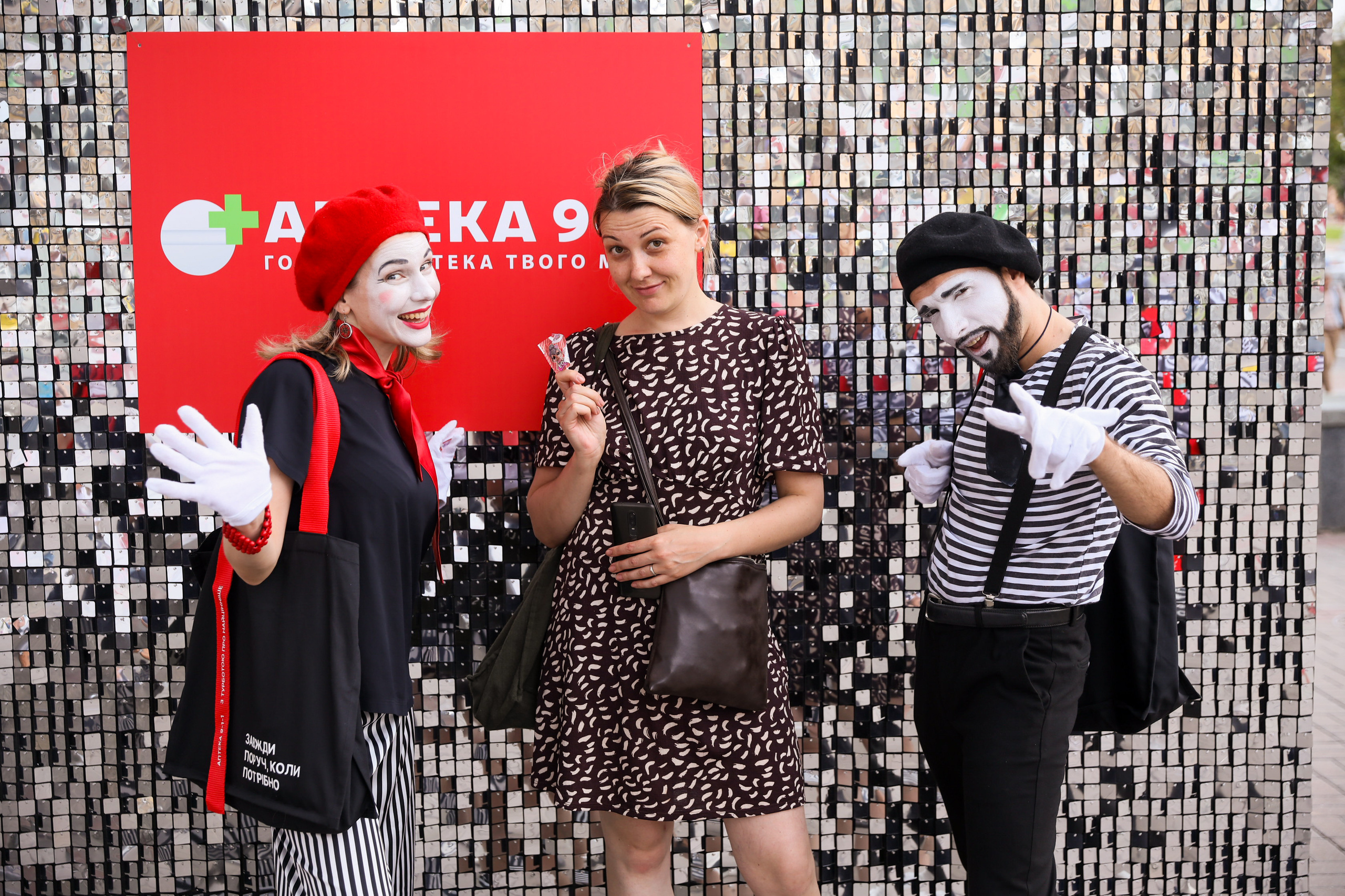 Аптека 911 (Фотомозаїка). Аренды интерактивных фотозон в Харькове