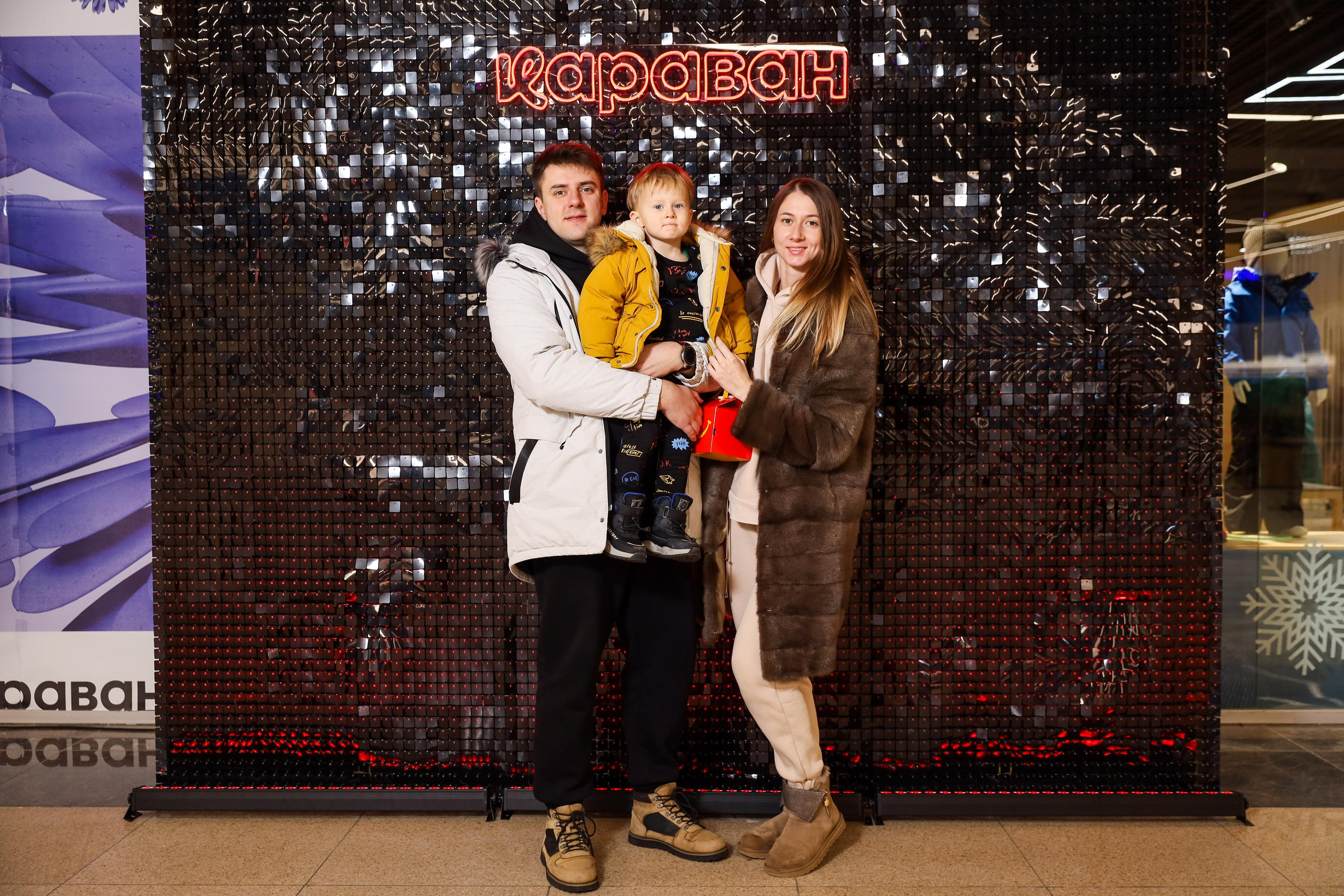 Фотомозаїка на 580 фото для ТРЦ Караван. Аренды интерактивных фотозон в Харькове