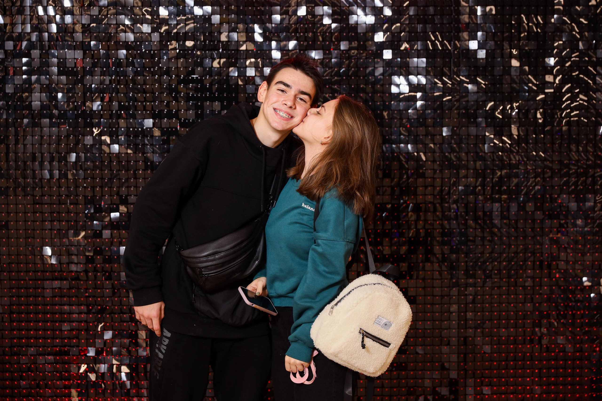 Фотомозаїка на 580 фото для ТРЦ Караван. Аренды интерактивных фотозон в Харькове